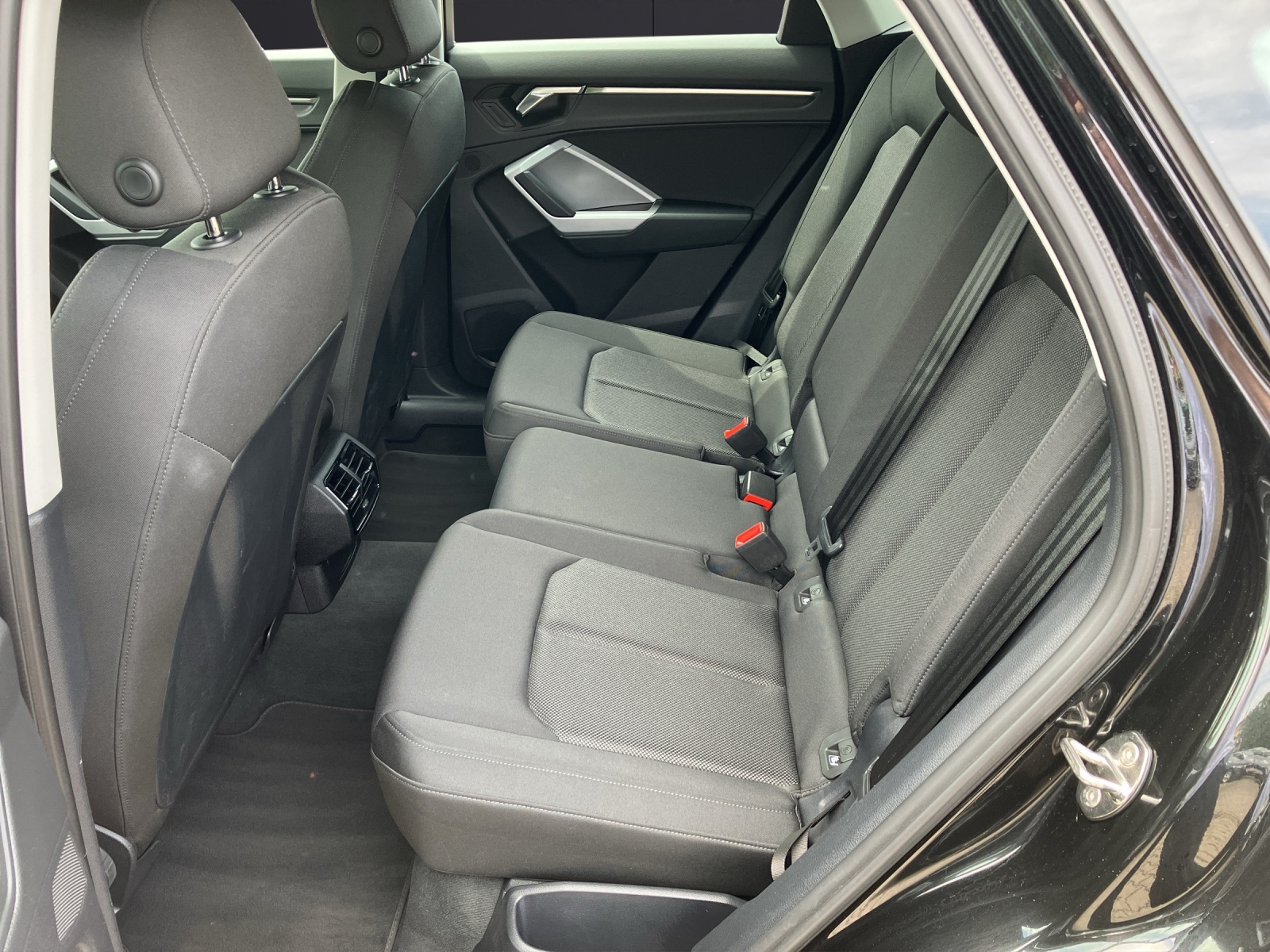 Fahrzeugabbildung Audi Q3 Sportback 35 TDI quattro S-line S-tronic LED AHK AVC