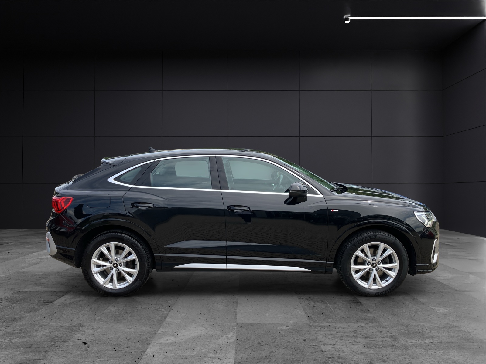 Fahrzeugabbildung Audi Q3 Sportback 35 TDI quattro S-line S-tronic LED AHK AVC