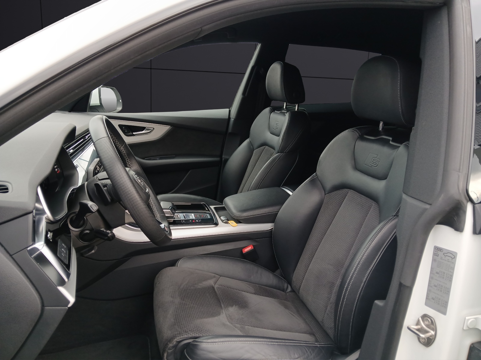 Fahrzeugabbildung Audi Q8 55 TFSI e quattro 2 x S line LED LUFT NAVI 21