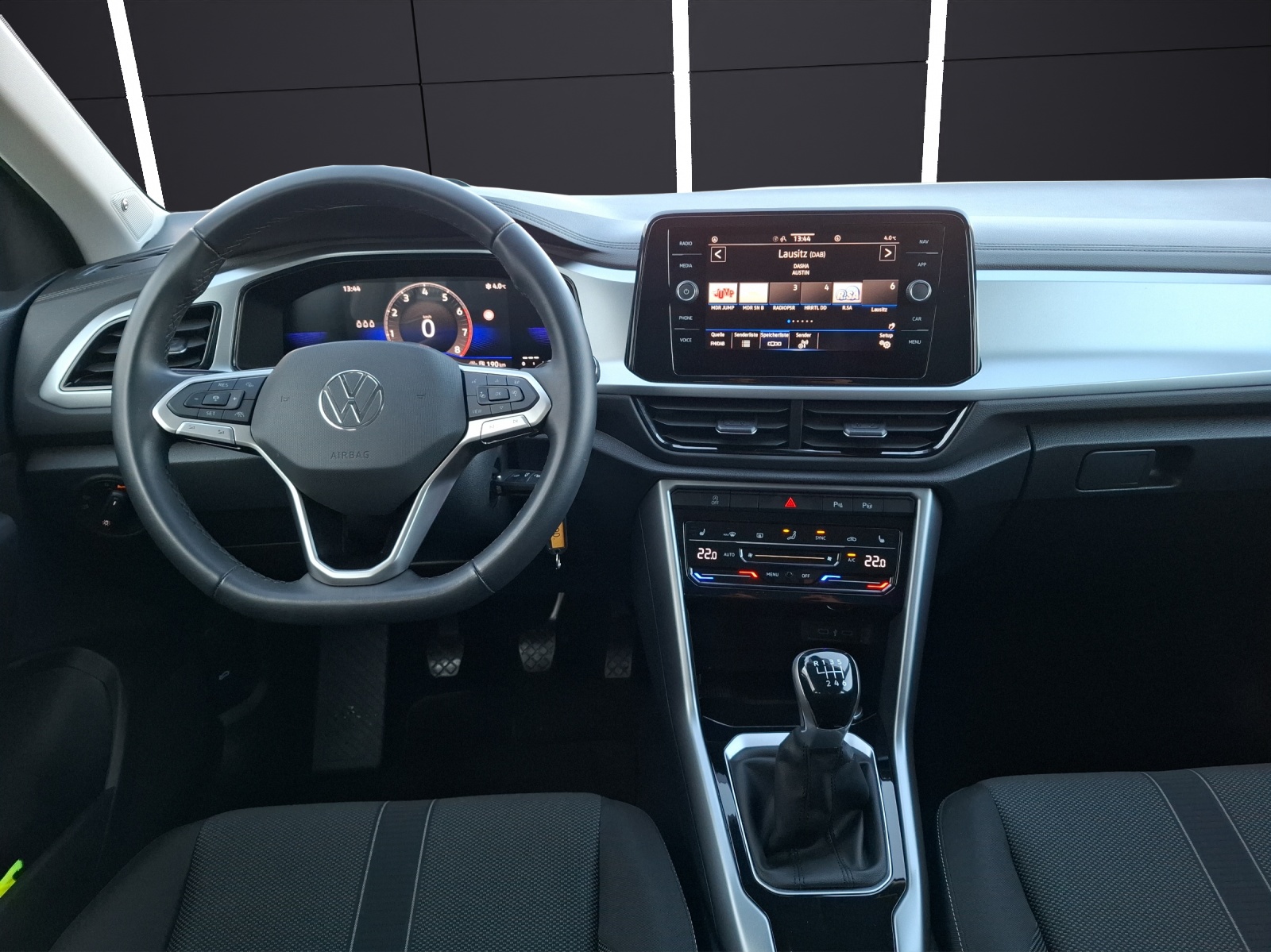 Fahrzeugabbildung Volkswagen T-Roc TSI Life LEDplus ACC Kamera Sound Navi