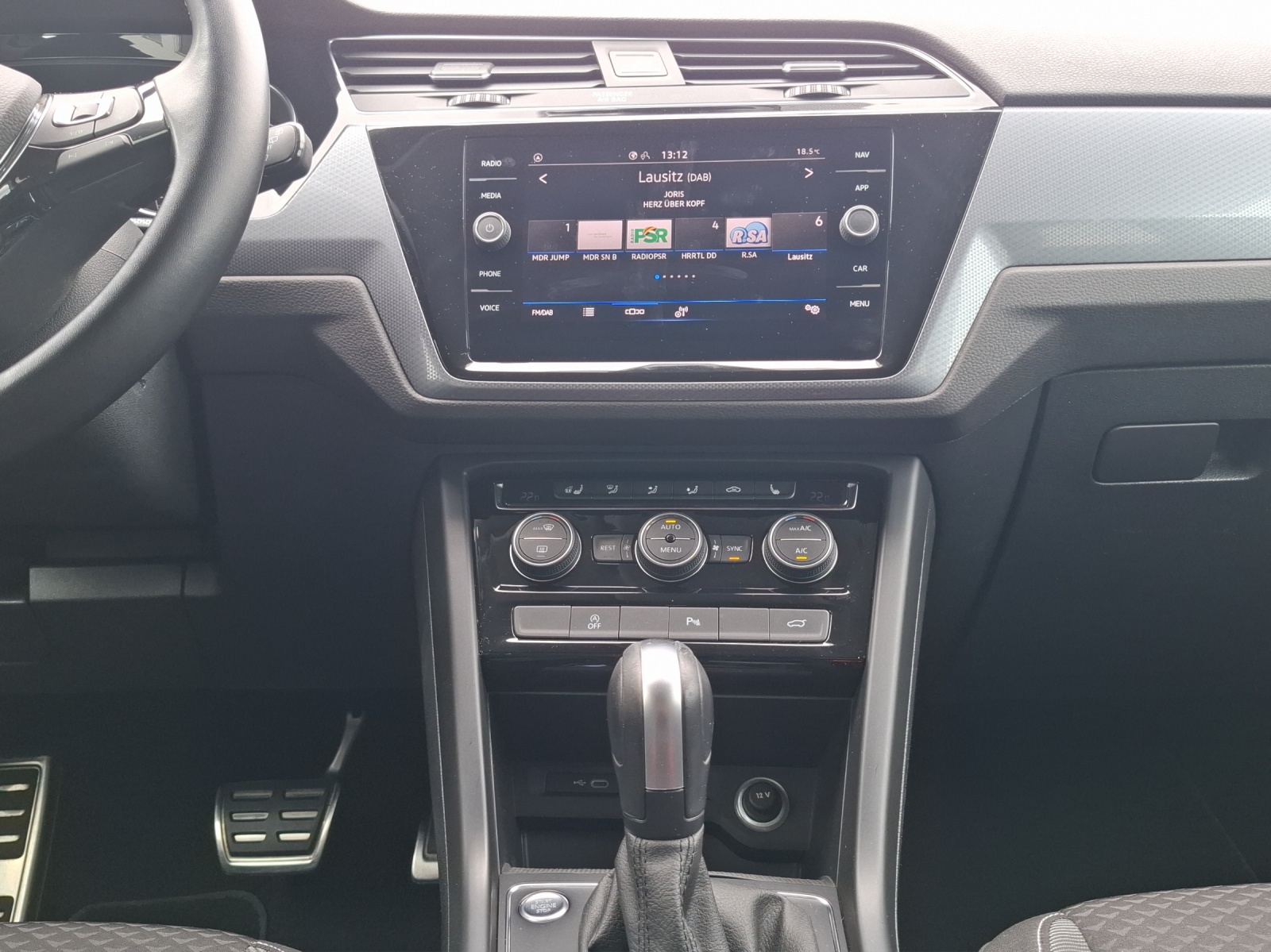 Fahrzeugabbildung Volkswagen Touran TSI Active DSG LED AHK Navi ACC SHZ PDC