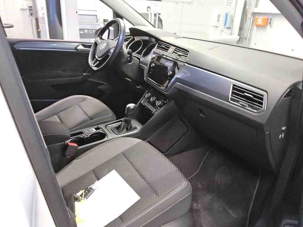 Fahrzeugabbildung Volkswagen Touran TSI Active DSG LED AHK Navi ACC PDC SH