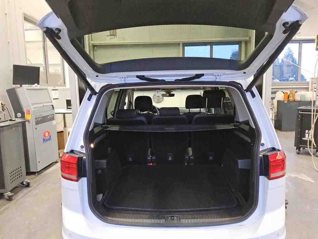 Fahrzeugabbildung Volkswagen Touran TSI Active DSG LED AHK Navi ACC PDC SH