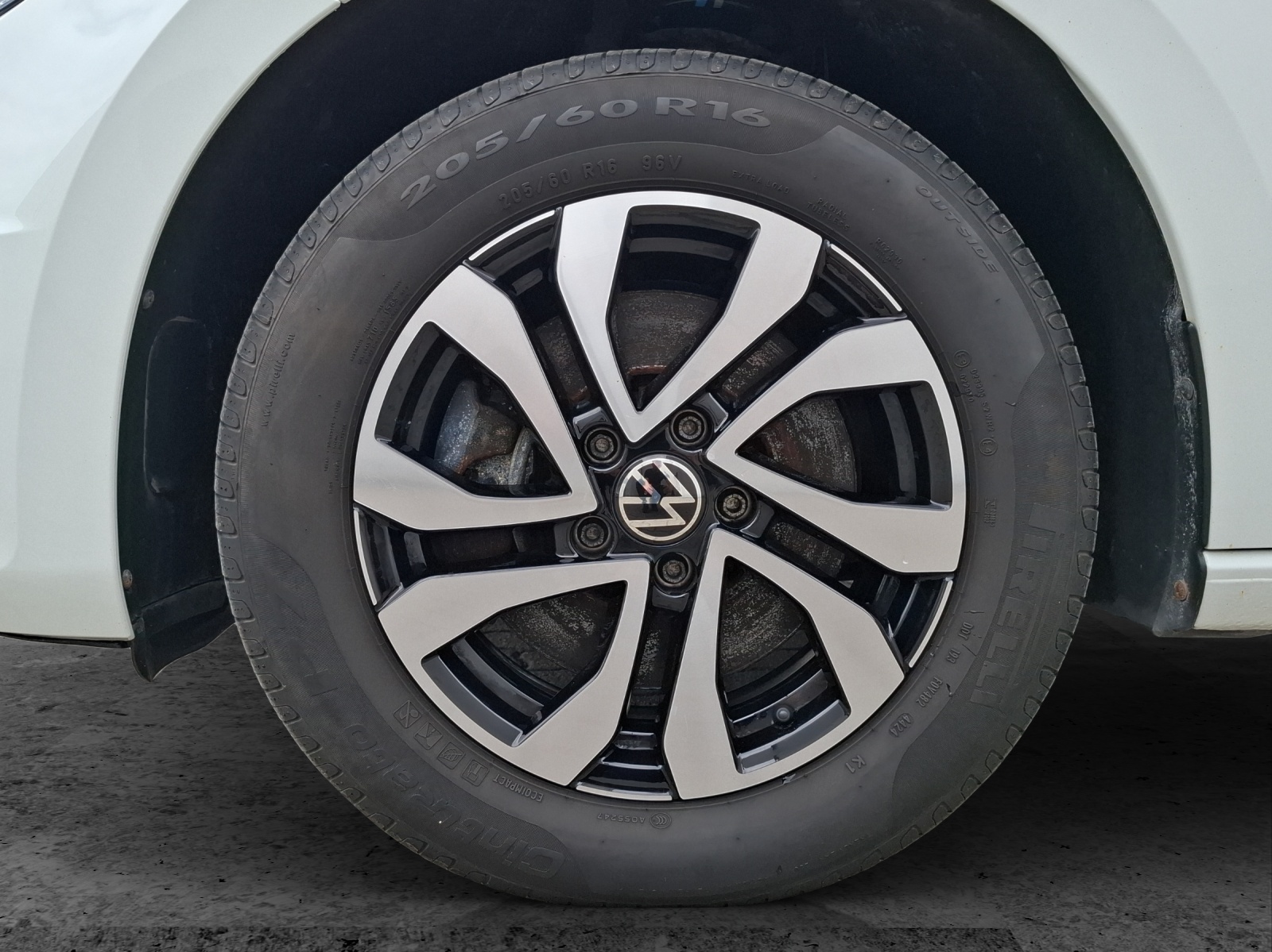 Fahrzeugabbildung Volkswagen Touran TSI Active DSG LED AHK Navi ACC SHZ PDC