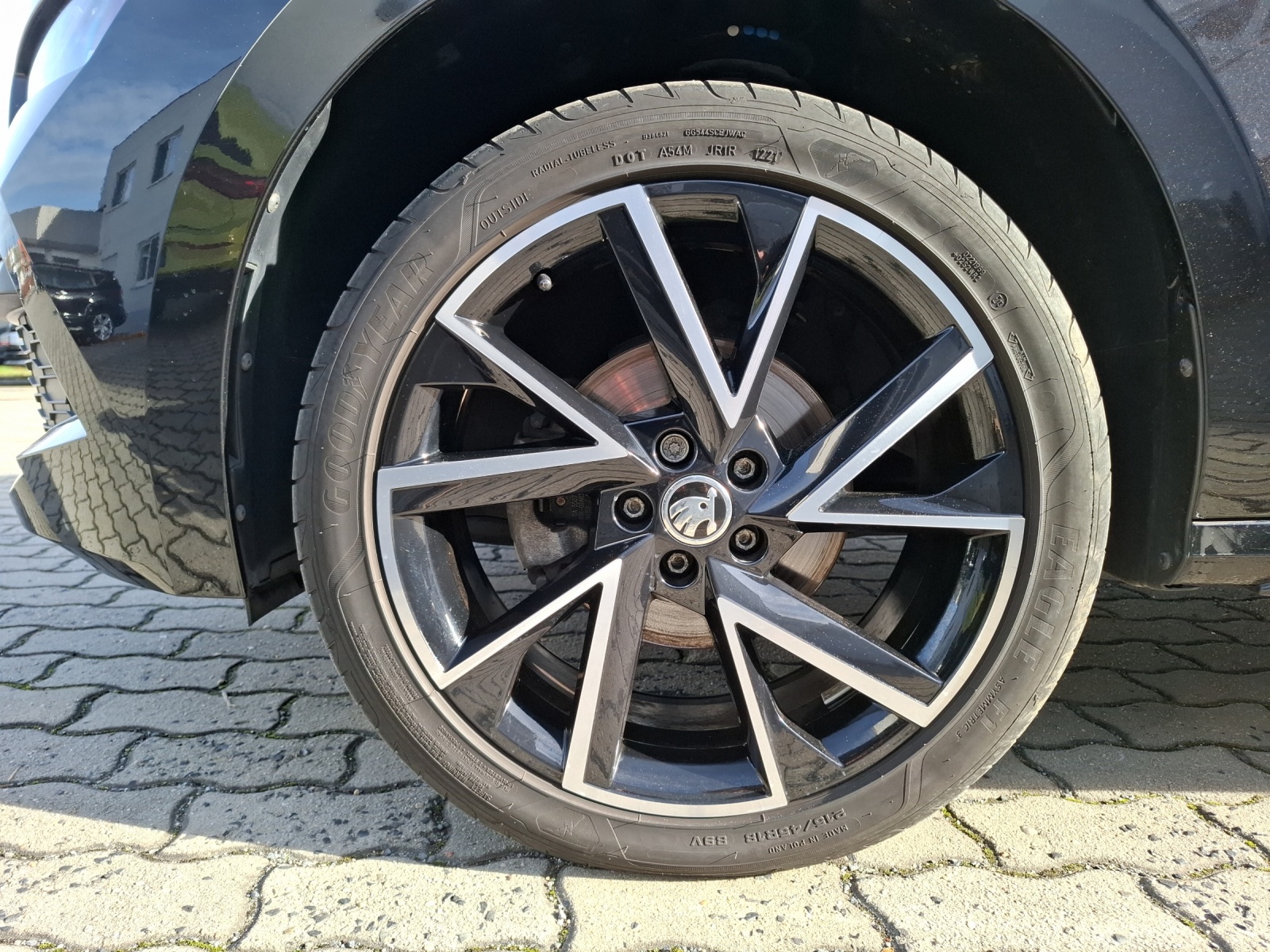 Fahrzeugabbildung SKODA Kamiq TSI Monte-Carlo LED Navi AID Pano ACC PDC SH 18