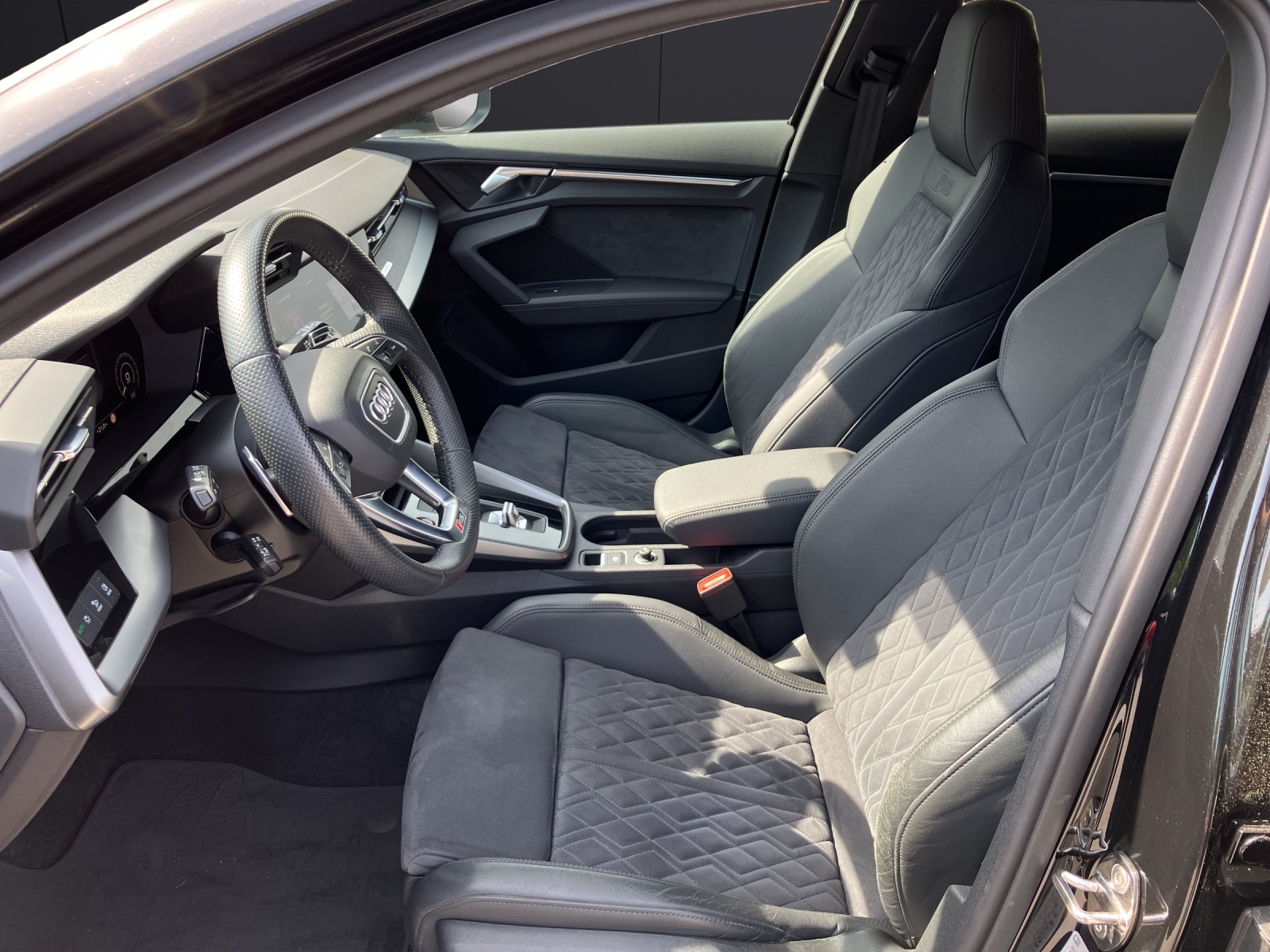 Fahrzeugabbildung Audi RS 3 Sportback quattro Matrix Navi ACC Head-Up 360°