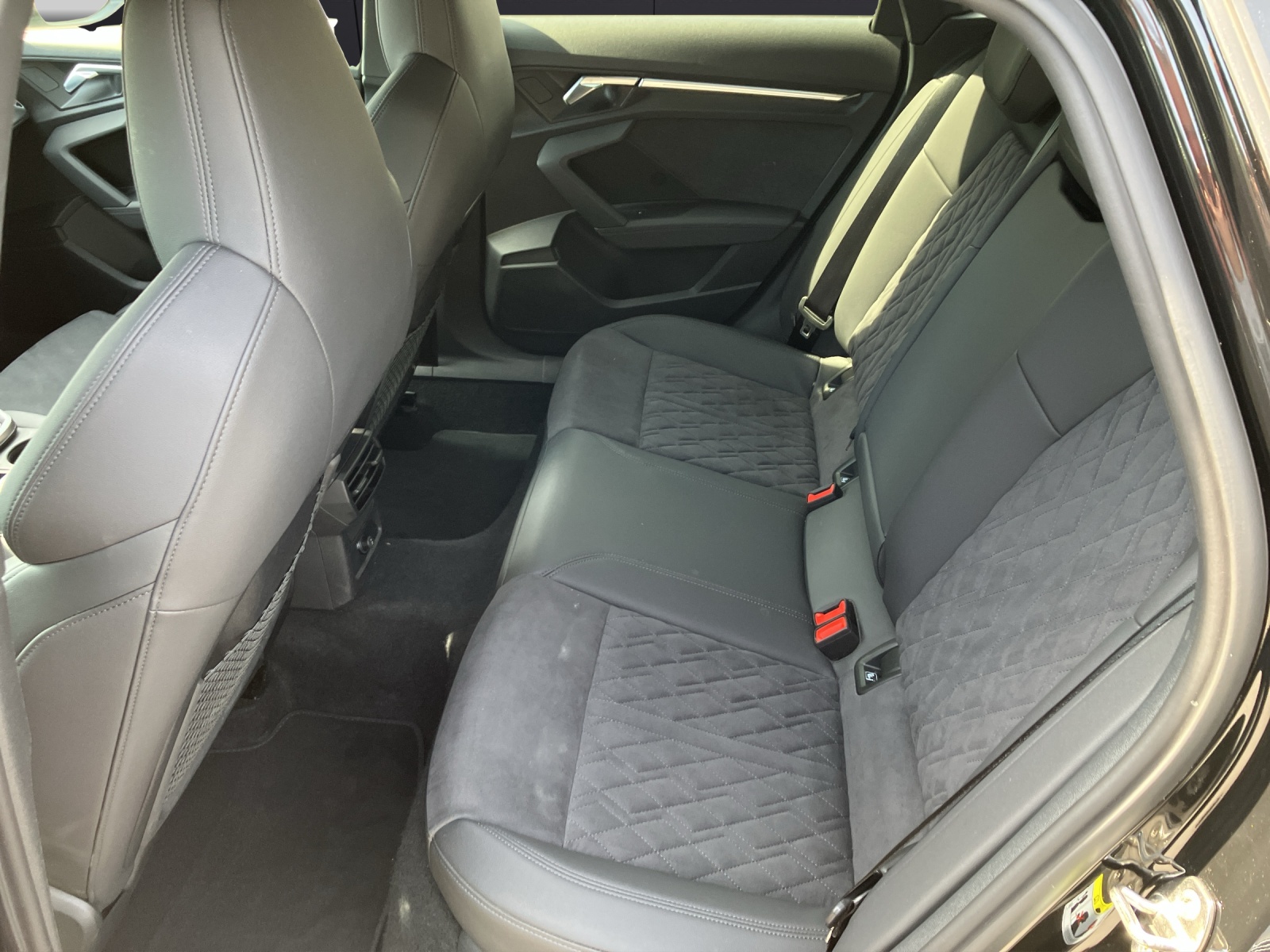 Fahrzeugabbildung Audi RS 3 Sportback quattro Matrix Navi ACC Head-Up 360°