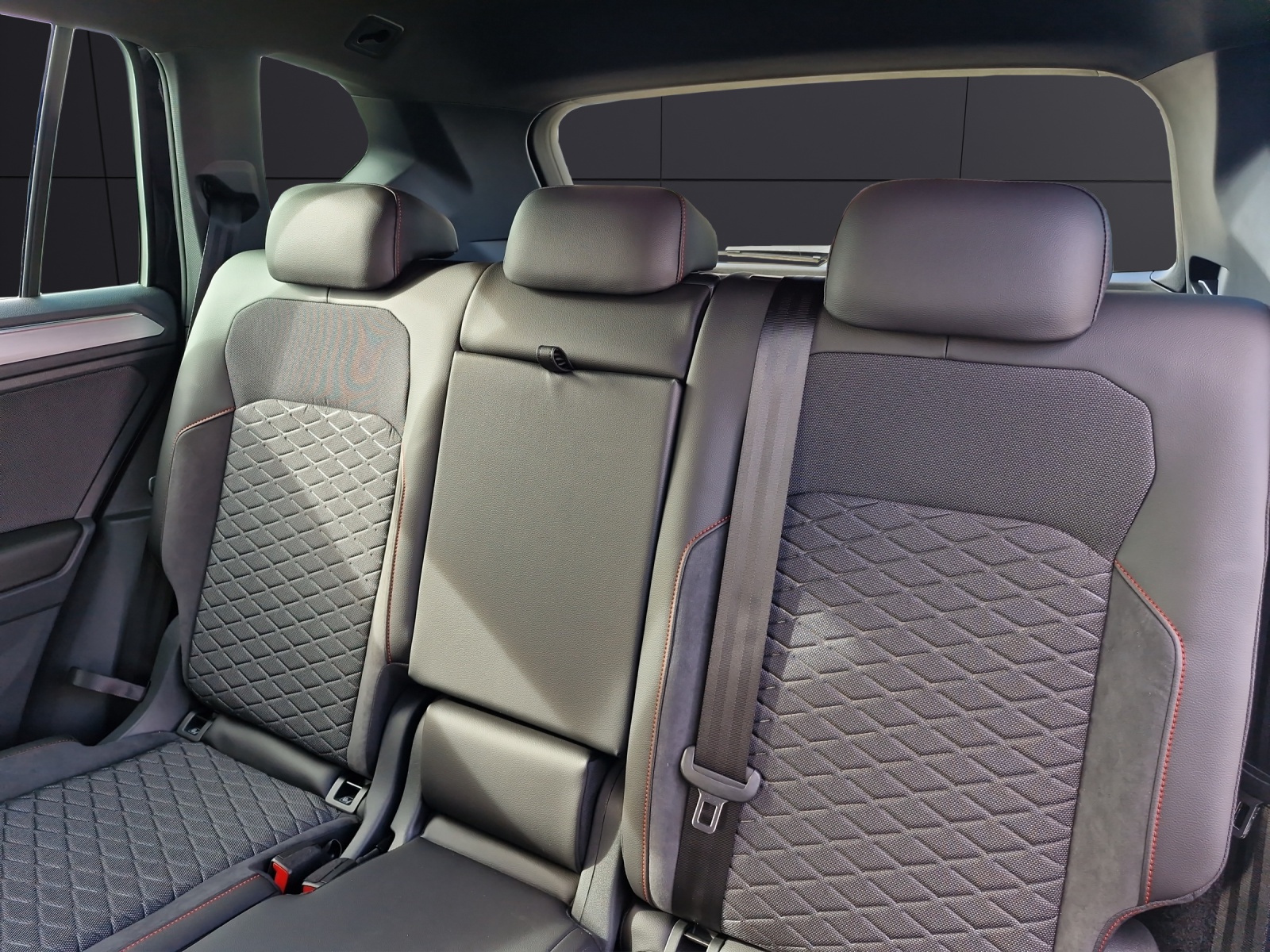 Fahrzeugabbildung SEAT Tarraco FR 1.5 TSI ACT DSG AHZ KAMERA LED ACC