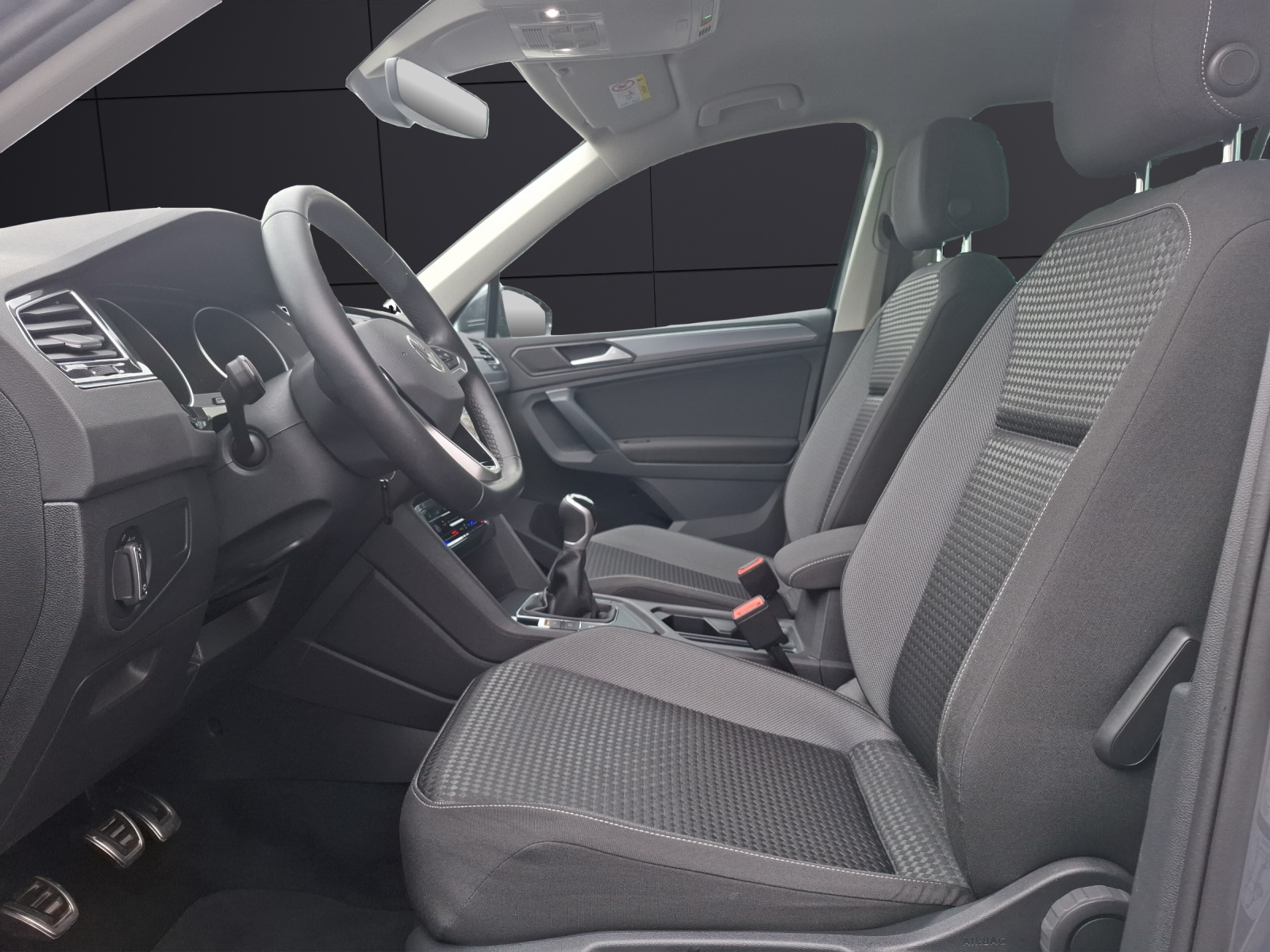 Fahrzeugabbildung Volkswagen Tiguan TSI Active LED Navi ACC PDC SH