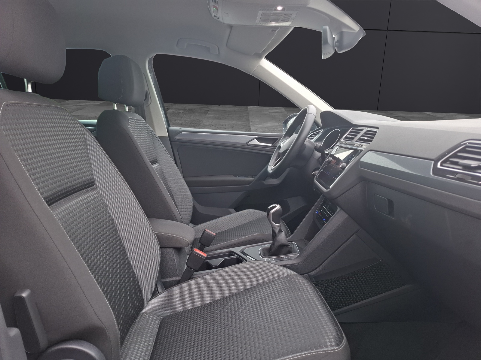 Fahrzeugabbildung Volkswagen Tiguan TSI Active LED Navi ACC PDC SH