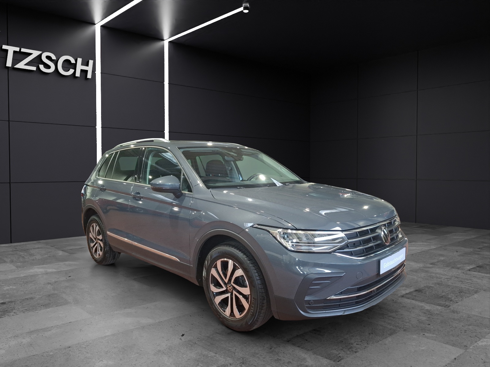 Fahrzeugabbildung Volkswagen Tiguan TSI Active LED Navi ACC PDC SH