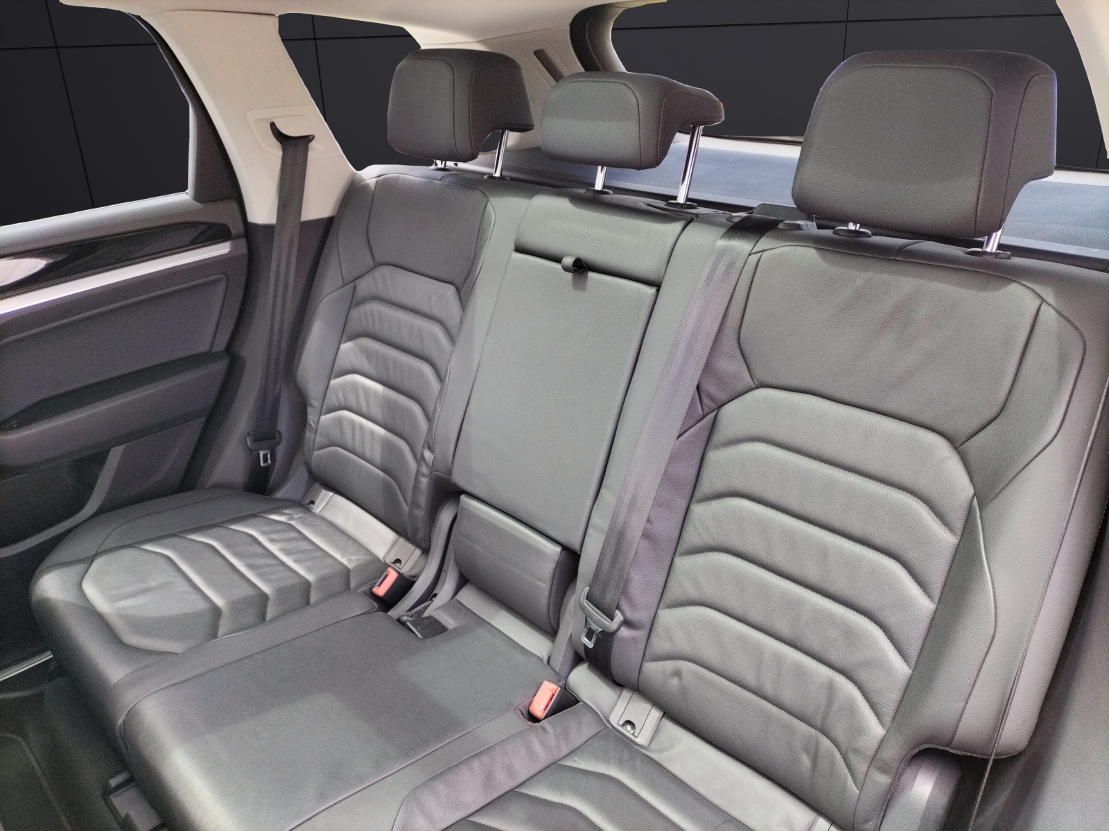 Fahrzeugabbildung Volkswagen Touareg Elegance 4M eHybrid LED PANO AHK SHZ PDC Navi