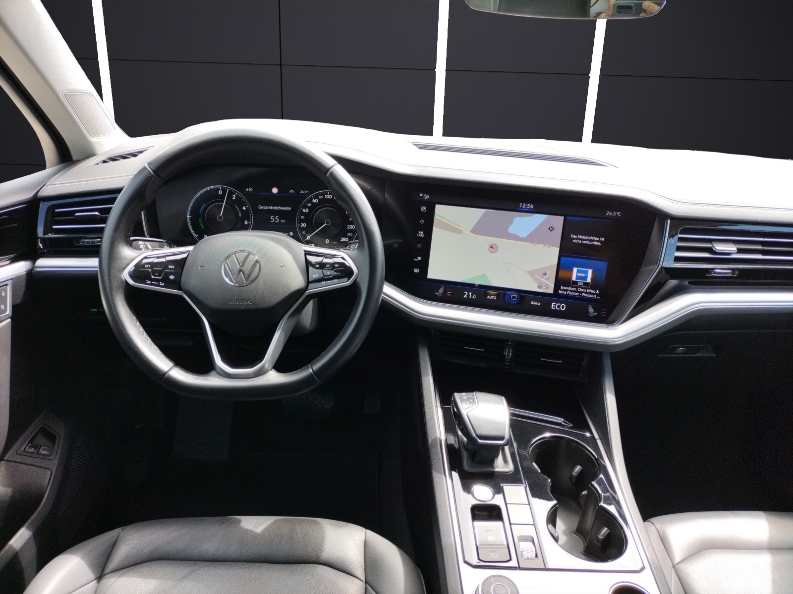 Fahrzeugabbildung Volkswagen Touareg Elegance 4M eHybrid LED PANO AHK SHZ PDC Navi