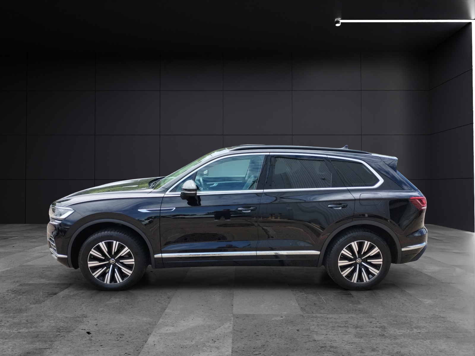 Fahrzeugabbildung Volkswagen Touareg Elegance 4M eHybrid LED PANO AHK SHZ PDC Navi