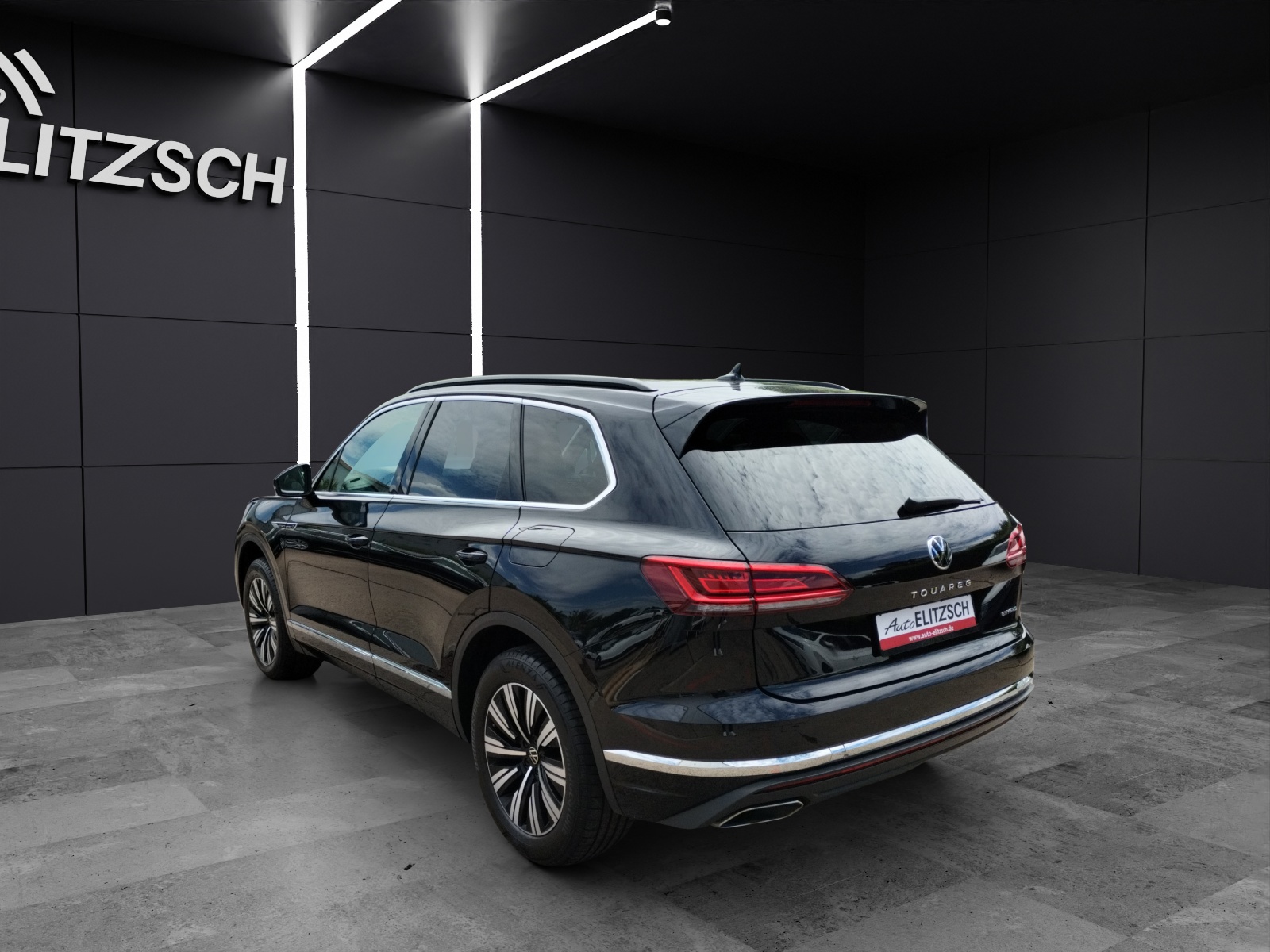 Fahrzeugabbildung Volkswagen Touareg Elegance 4M eHybrid LED PANO AHK SHZ PDC Navi