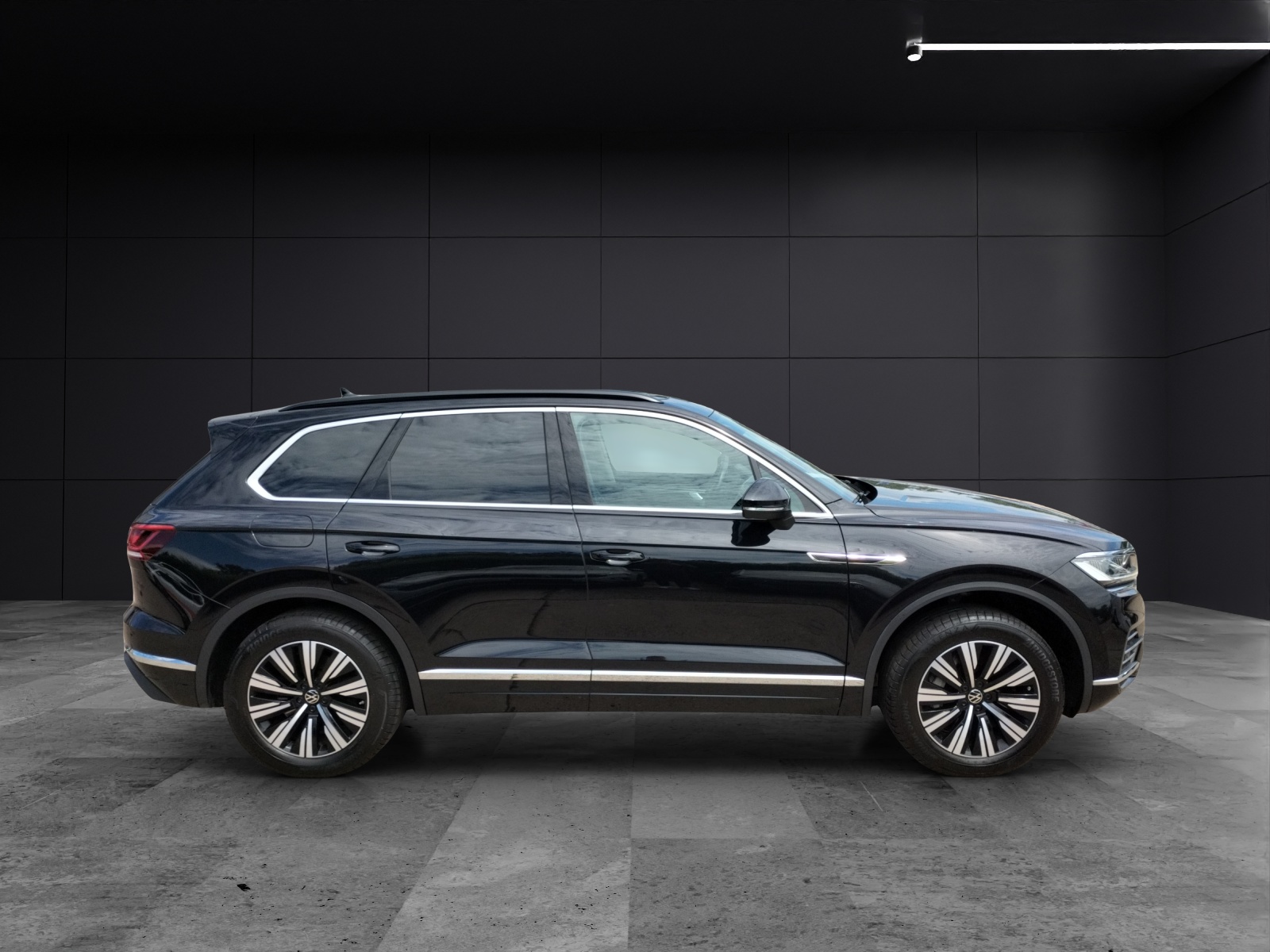 Fahrzeugabbildung Volkswagen Touareg Elegance 4M eHybrid LED PANO AHK SHZ PDC Navi