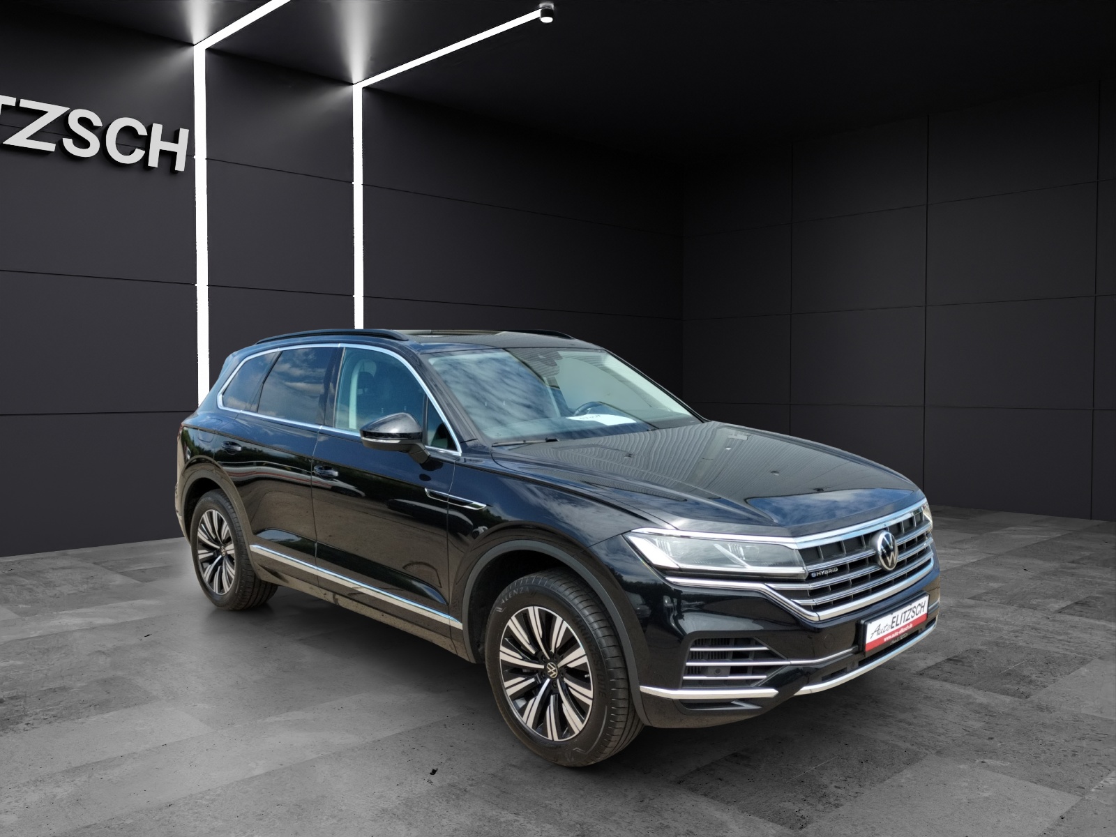 Fahrzeugabbildung Volkswagen Touareg Elegance 4M eHybrid LED PANO AHK SHZ PDC Navi