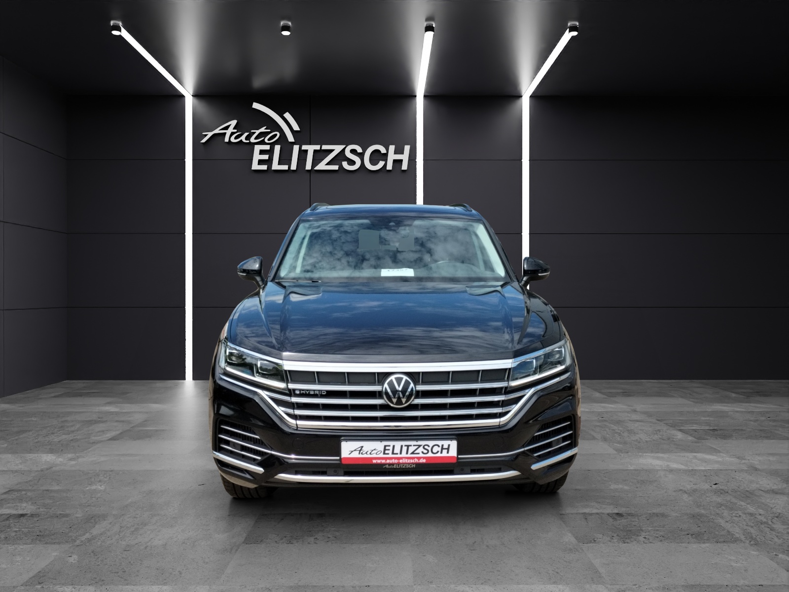 Fahrzeugabbildung Volkswagen Touareg Elegance 4M eHybrid LED PANO AHK SHZ PDC Navi
