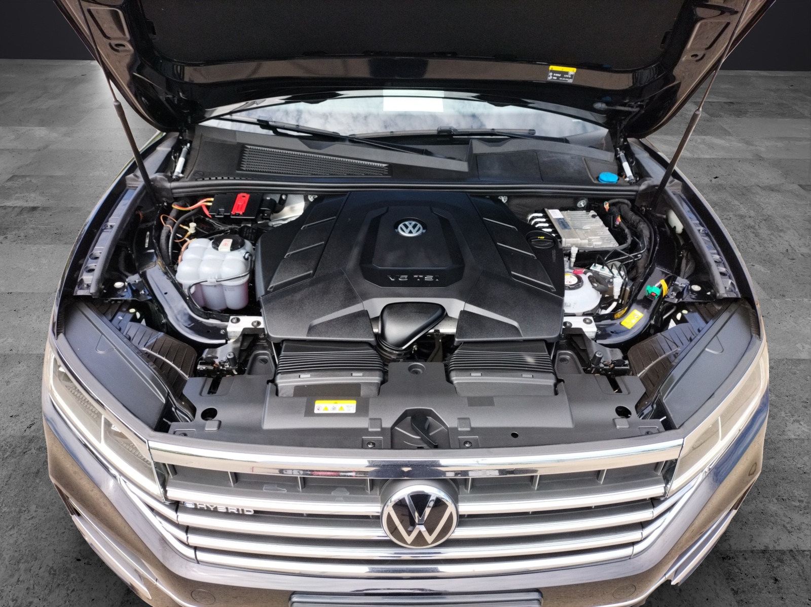 Fahrzeugabbildung Volkswagen Touareg Elegance 4M eHybrid LED PANO AHK SHZ PDC Navi