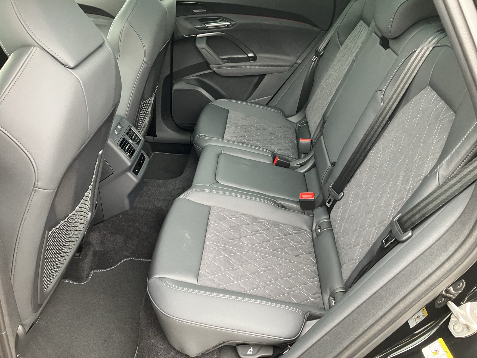 Fahrzeugabbildung Audi Audi Q5 SUV e-hybrid quattro S tronic S line AZV Navi Pano Dach