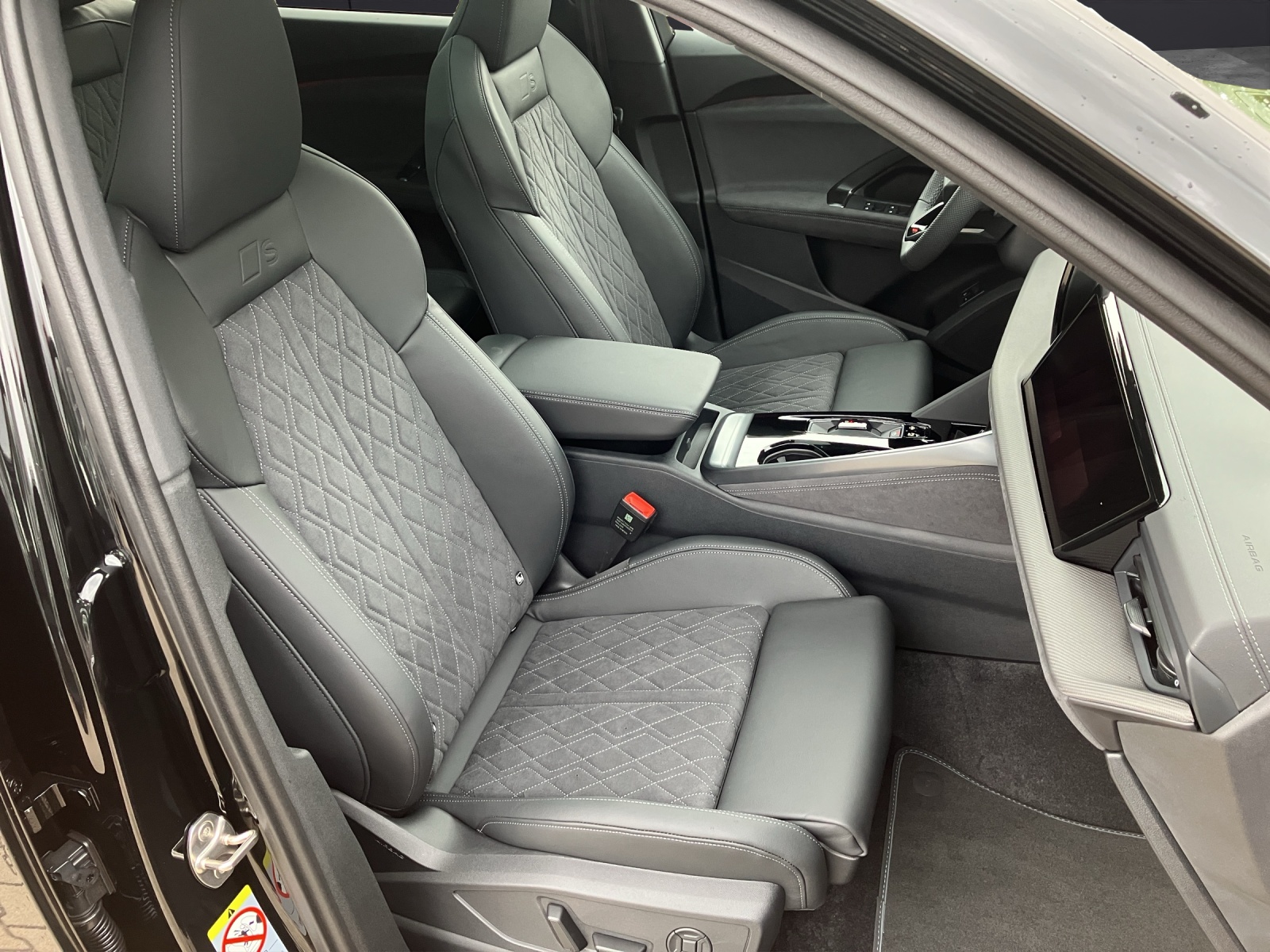 Fahrzeugabbildung Audi Audi Q5 SUV e-hybrid quattro S tronic S line AZV Navi Pano Dach