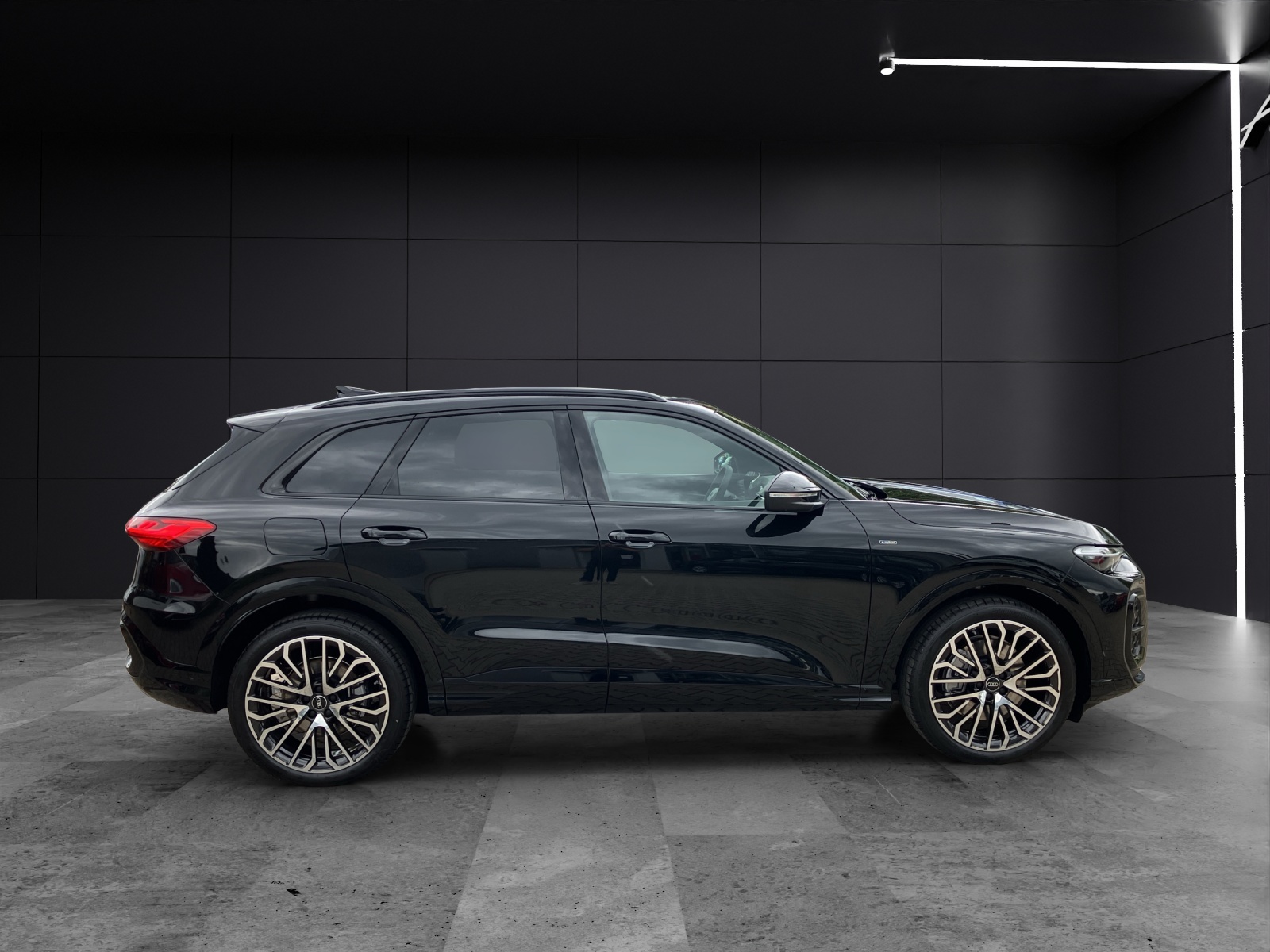 Fahrzeugabbildung Audi Audi Q5 SUV e-hybrid quattro S tronic S line AZV Navi Pano Dach