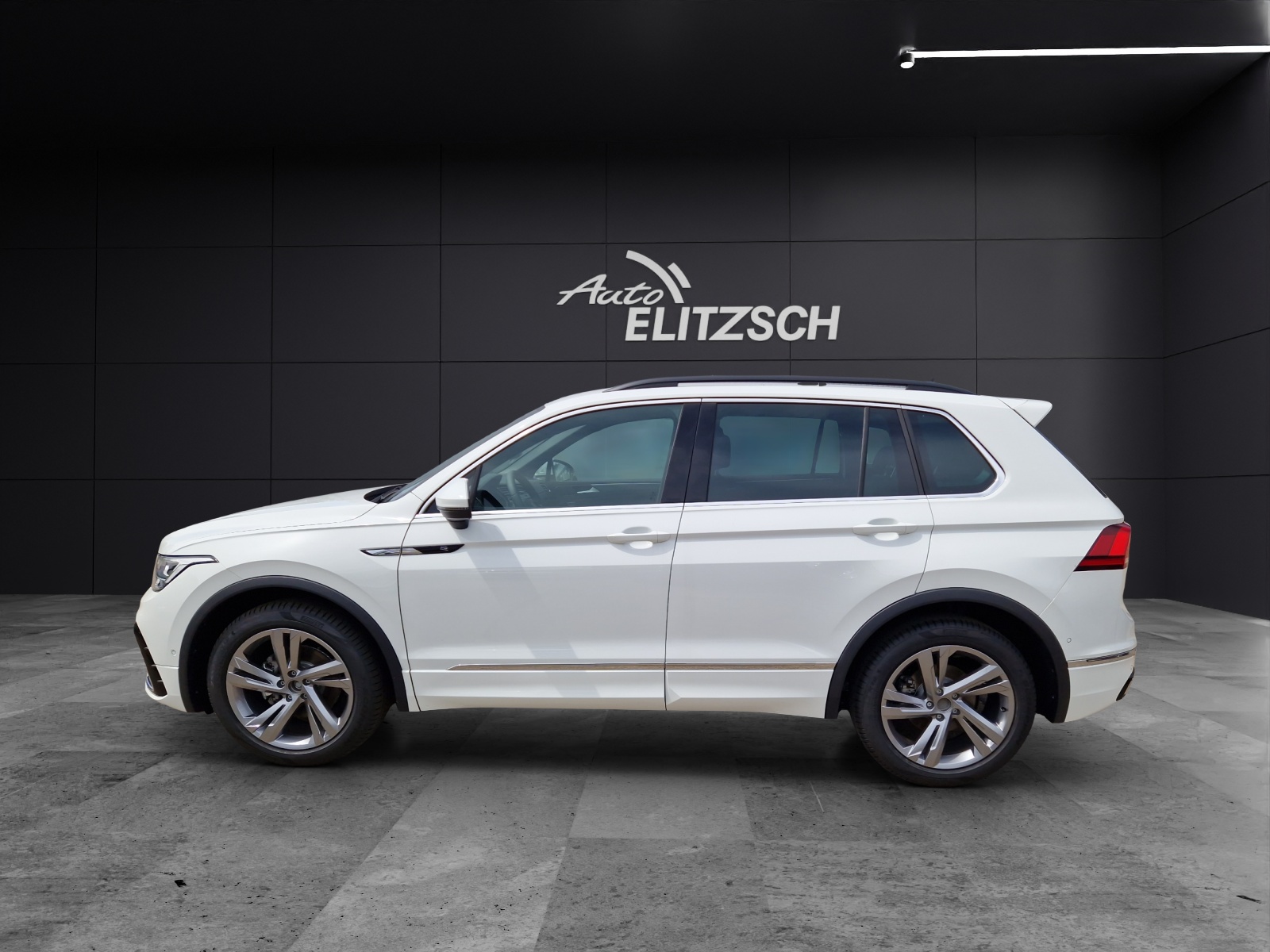 Fahrzeugabbildung Volkswagen Tiguan TDI DSG R-Line MATRIX ACC AHK 19