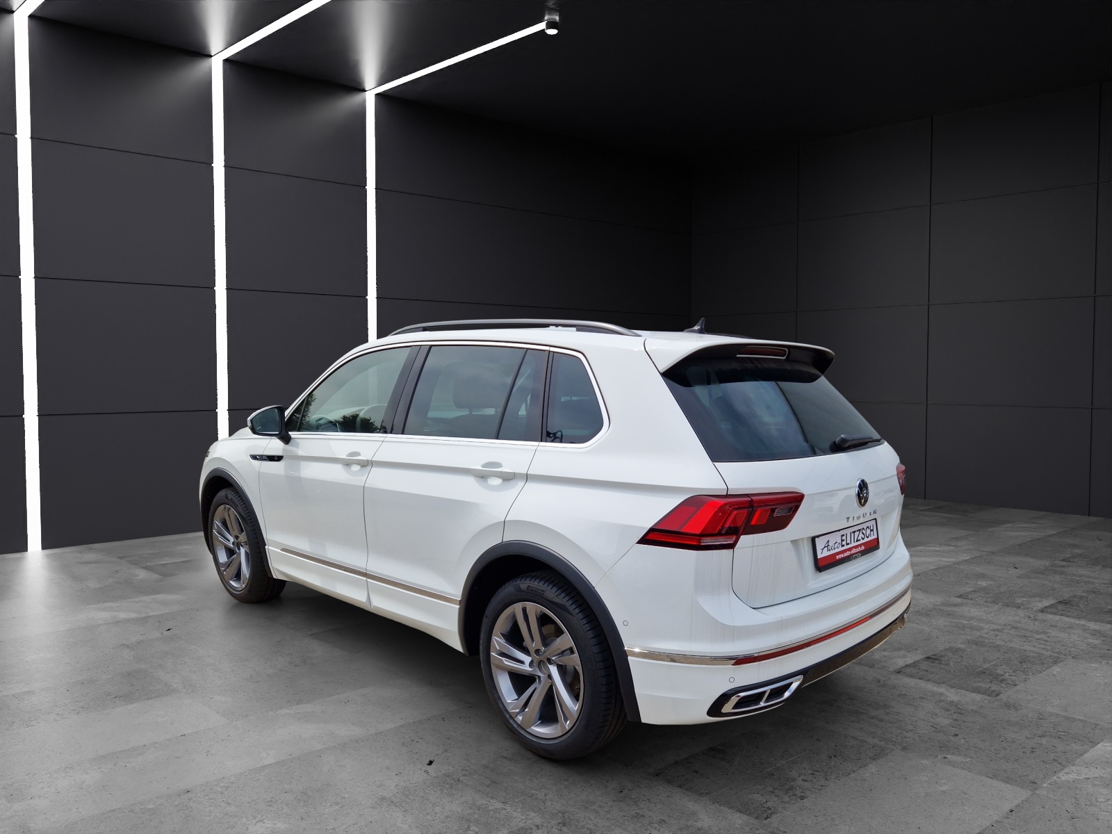Fahrzeugabbildung Volkswagen Tiguan TDI DSG R-Line MATRIX ACC AHK 19