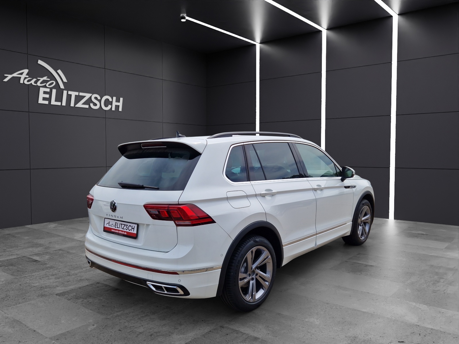 Fahrzeugabbildung Volkswagen Tiguan TDI DSG R-Line MATRIX ACC AHK 19