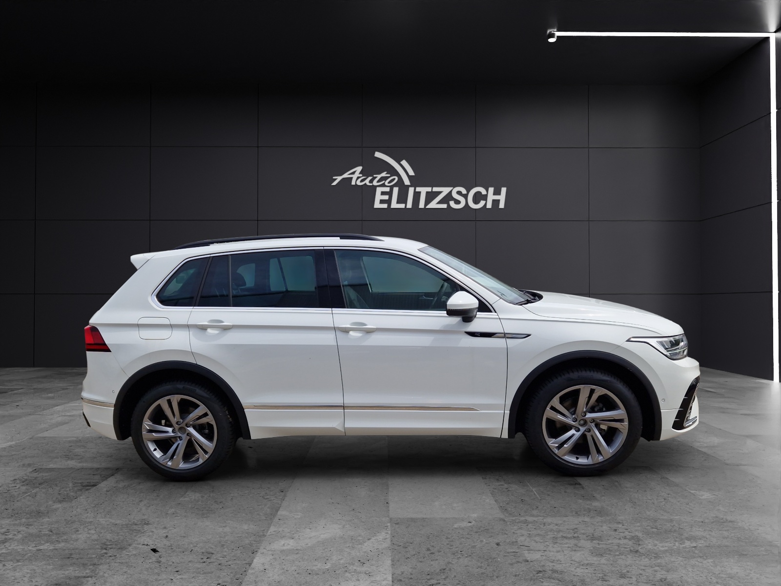 Fahrzeugabbildung Volkswagen Tiguan TDI DSG R-Line MATRIX ACC AHK 19