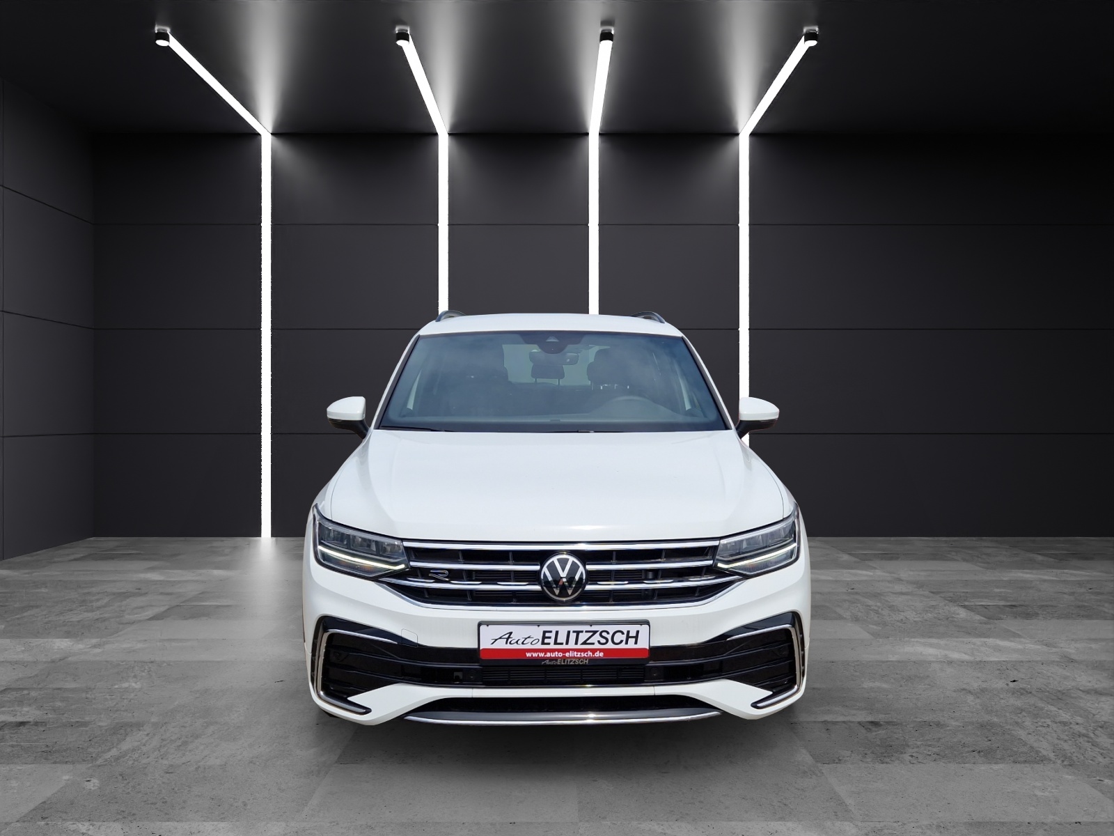 Fahrzeugabbildung Volkswagen Tiguan TDI DSG R-Line MATRIX ACC AHK 19
