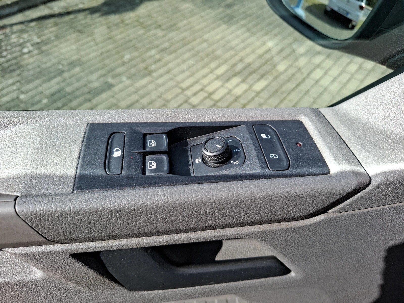Fahrzeugabbildung Volkswagen T6 Transporter T6.1 TDI Kasten AHK Navi Klima RFK