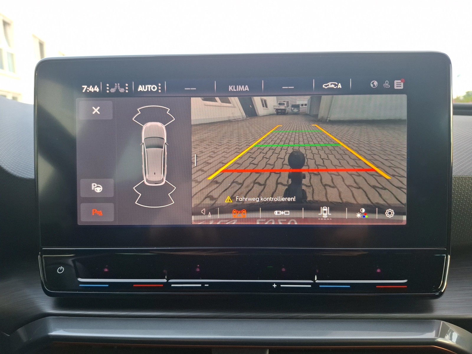 Fahrzeugabbildung CUPRA Leon ST VZ 4Drive DSG LED AHK Navi AID ACC RFK SH 19