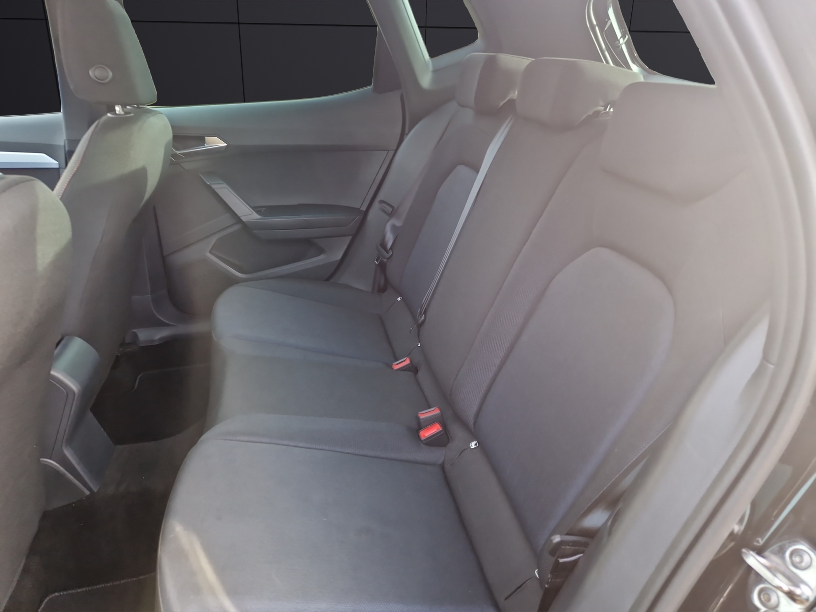 Fahrzeugabbildung SEAT Arona TSI FR LED ACC AID NAVI PDC SHZ LM
