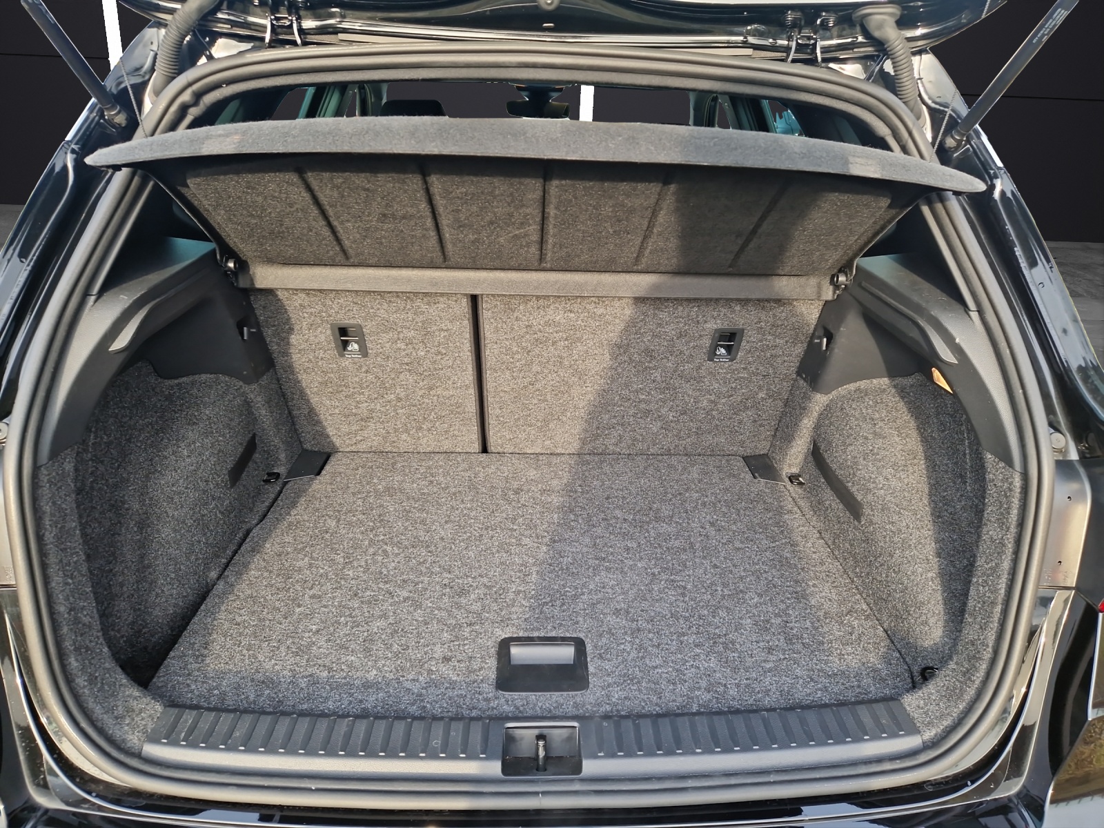 Fahrzeugabbildung SEAT Arona TSI FR LED ACC AID NAVI PDC SHZ LM