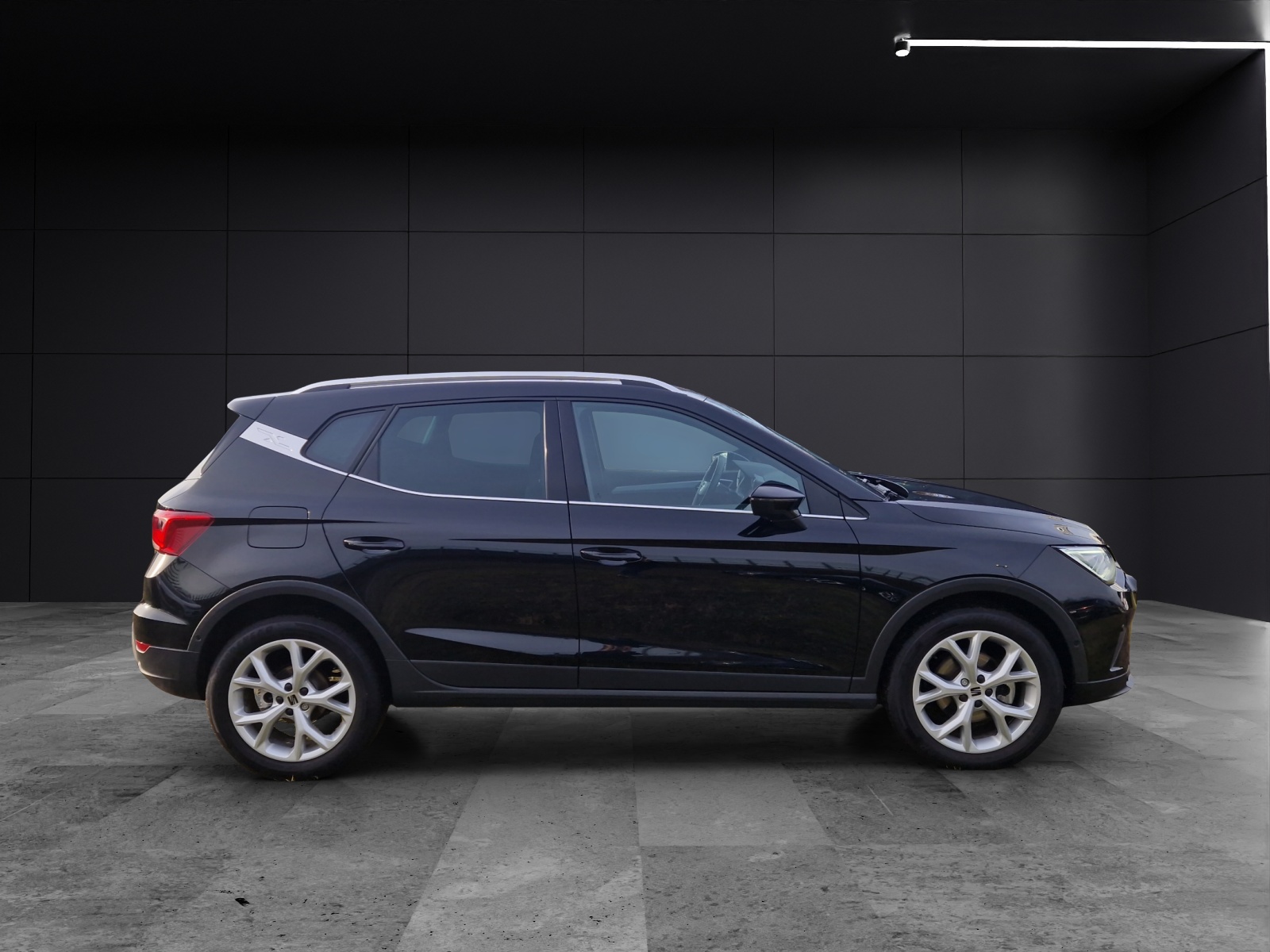 Fahrzeugabbildung SEAT Arona TSI FR LED ACC AID NAVI PDC SHZ LM