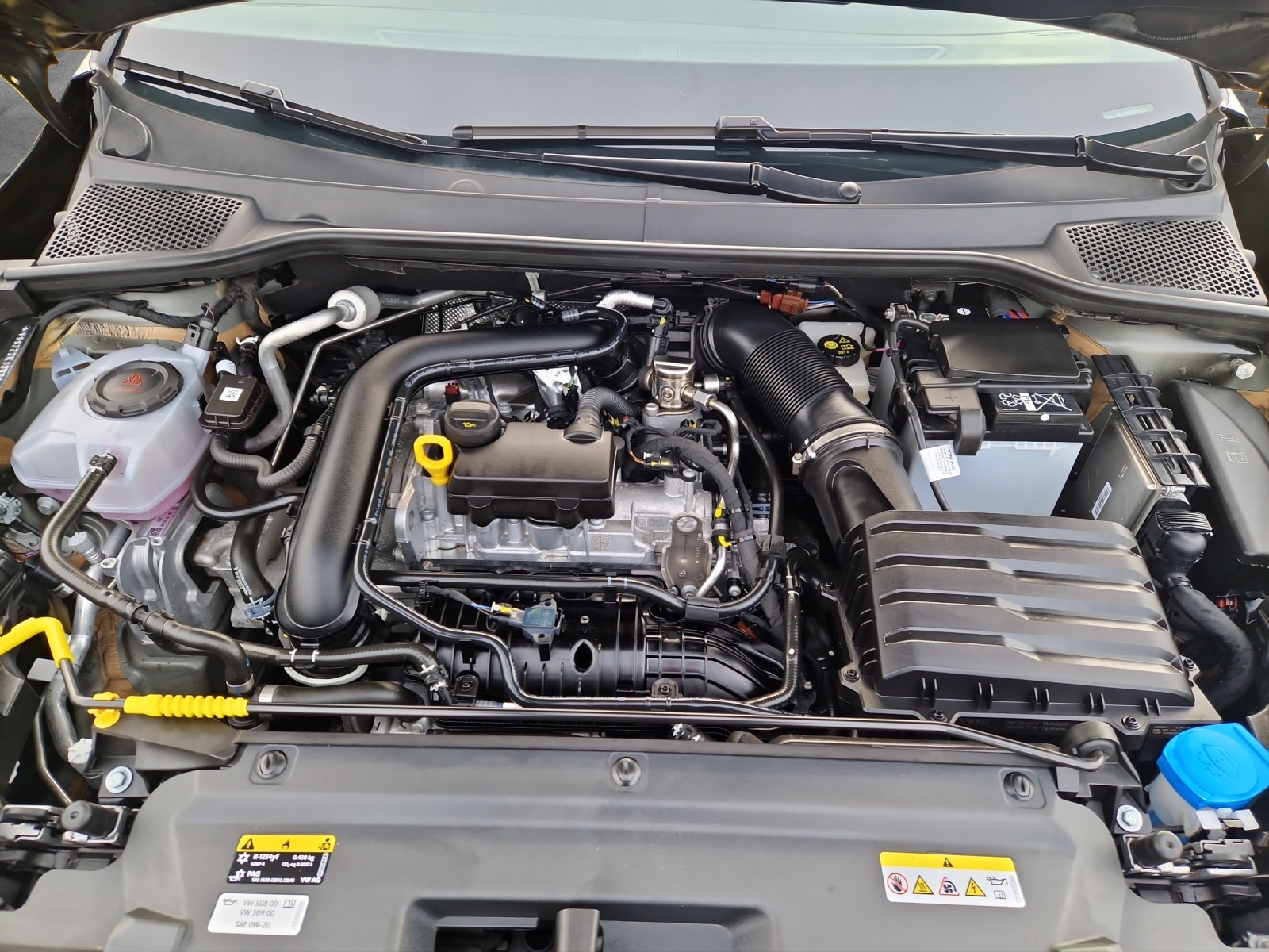 Fahrzeugabbildung SEAT Arona TSI FR LED ACC AID NAVI PDC SHZ LM