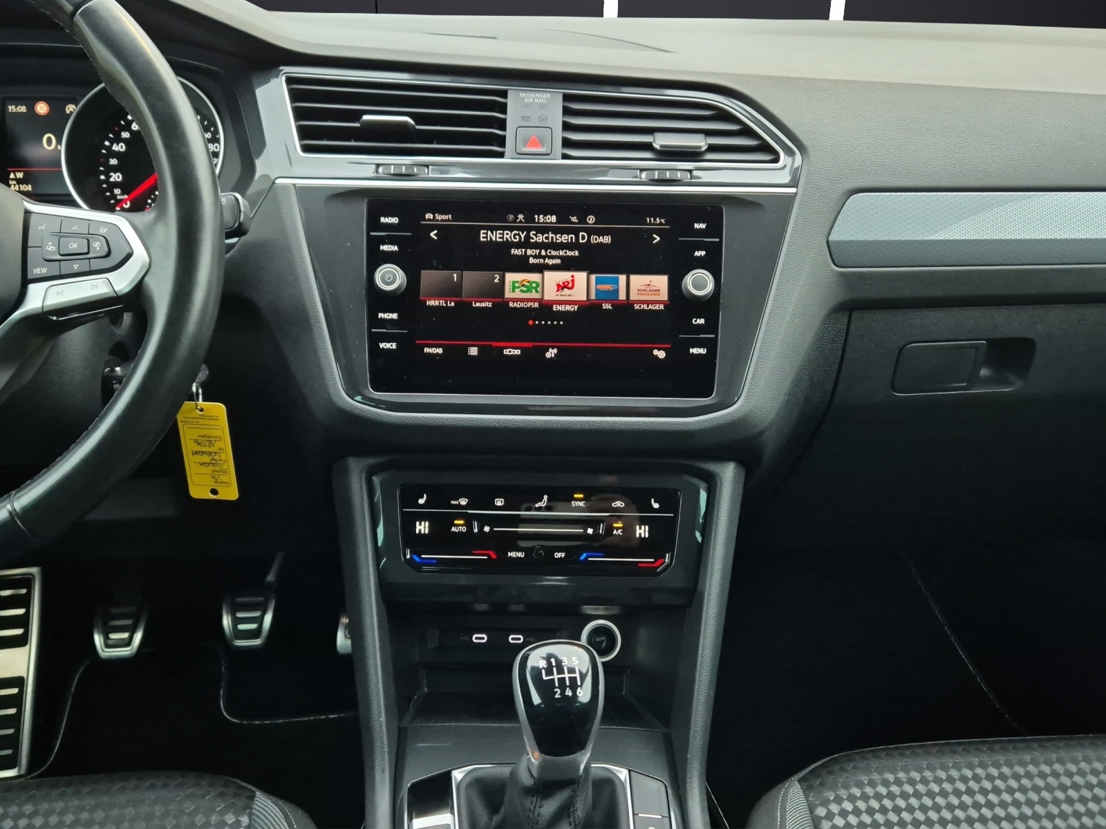 Fahrzeugabbildung Volkswagen Tiguan Active LED Navi ACC RFK SH LM