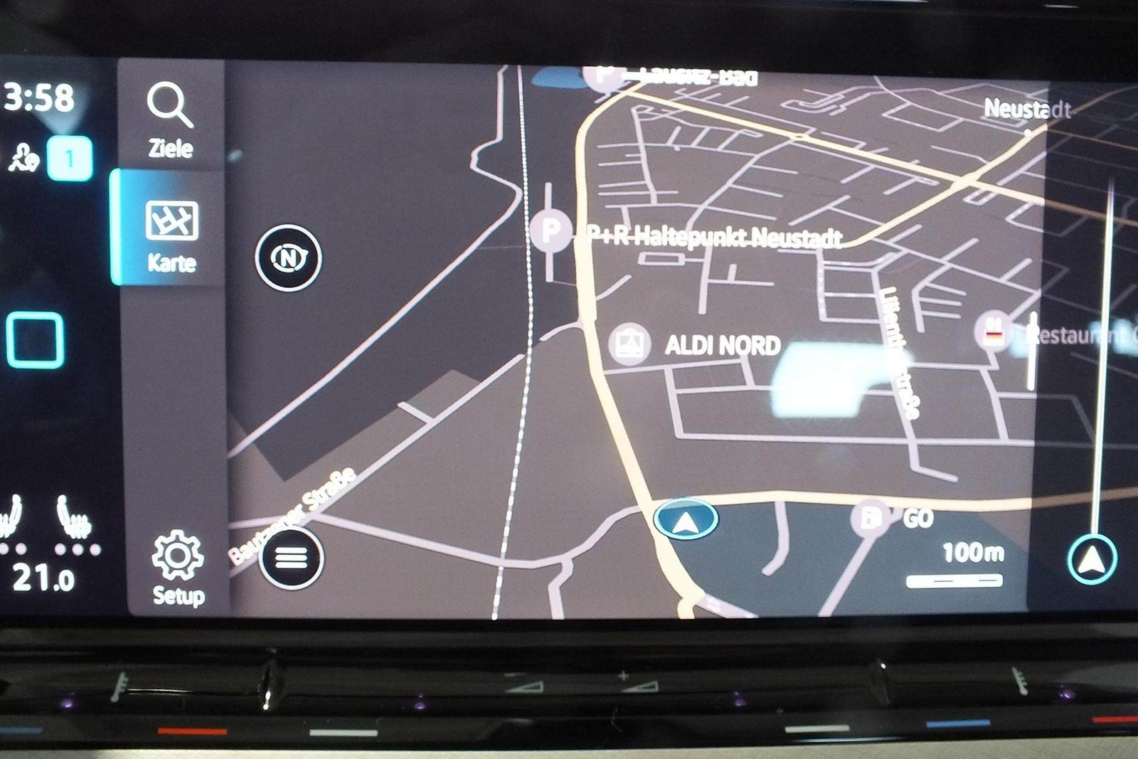 Fahrzeugabbildung Volkswagen Golf VIII Variant eTSI Life DSG LED AHK Navi AID ACC PDC SH