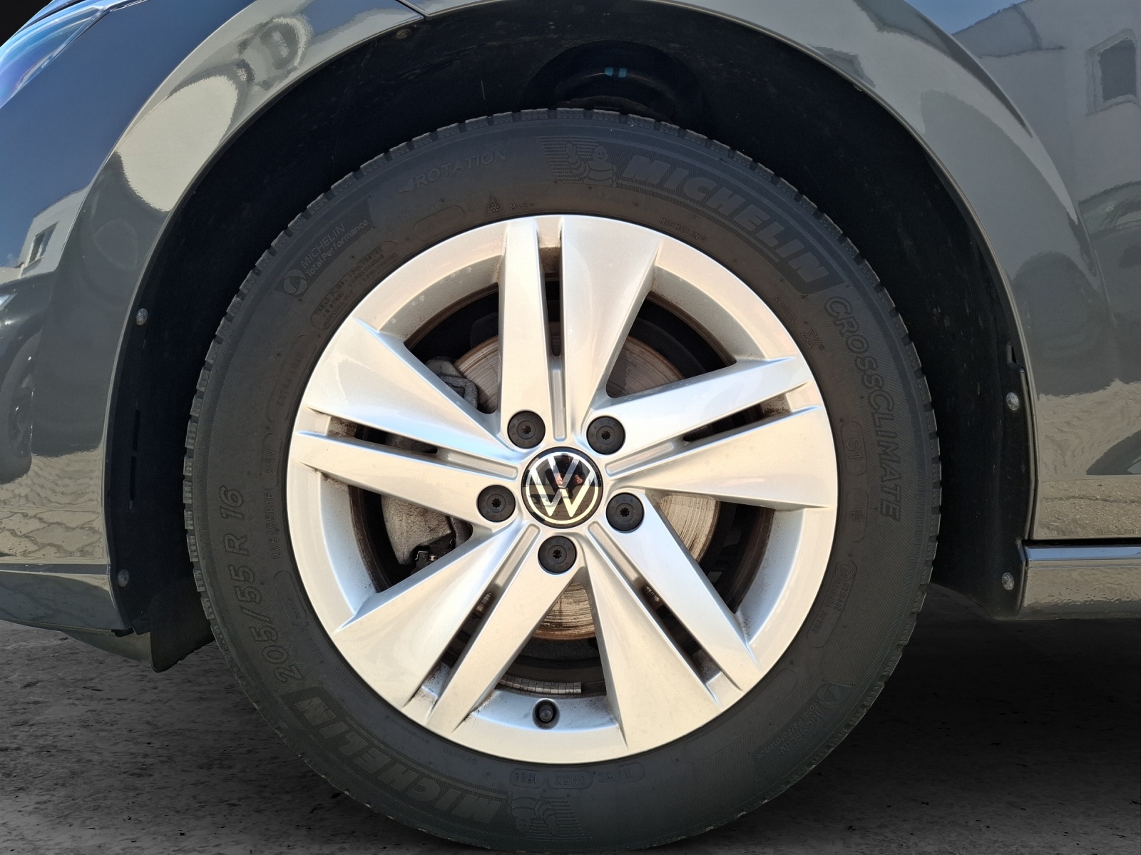 Fahrzeugabbildung Volkswagen Golf VIII Variant eTSI Life DSG LED AHK Navi AID ACC PDC SH