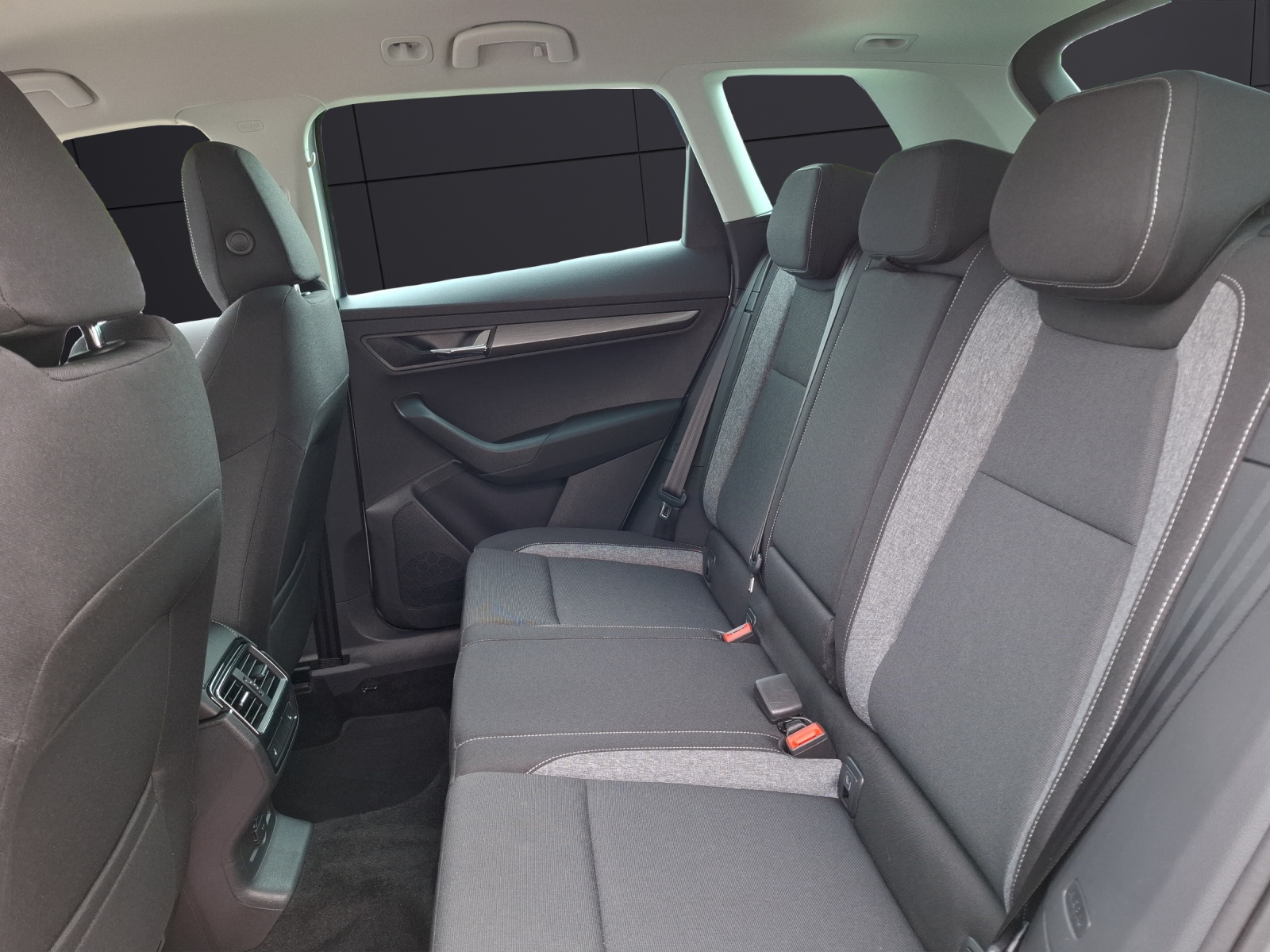 Fahrzeugabbildung SKODA Karoq TDI Drive-125 LED Navi ACC RFK SH