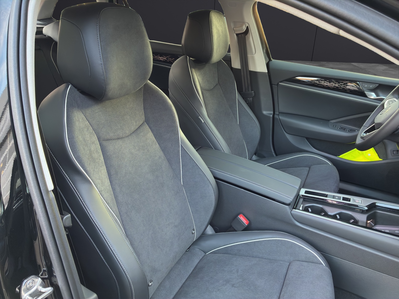 Fahrzeugabbildung Volkswagen Passat Elegance TD AHK IQ-LED Massage