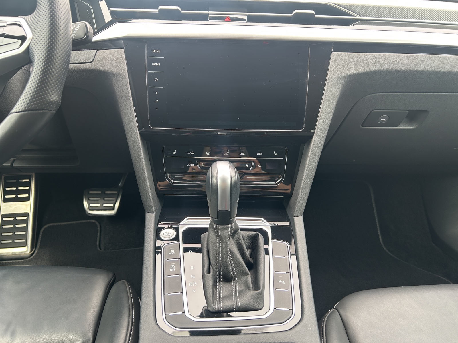 Fahrzeugabbildung Volkswagen Arteon SB TSI R-Line DSG LED Navi AID Leder ACC RFK SH