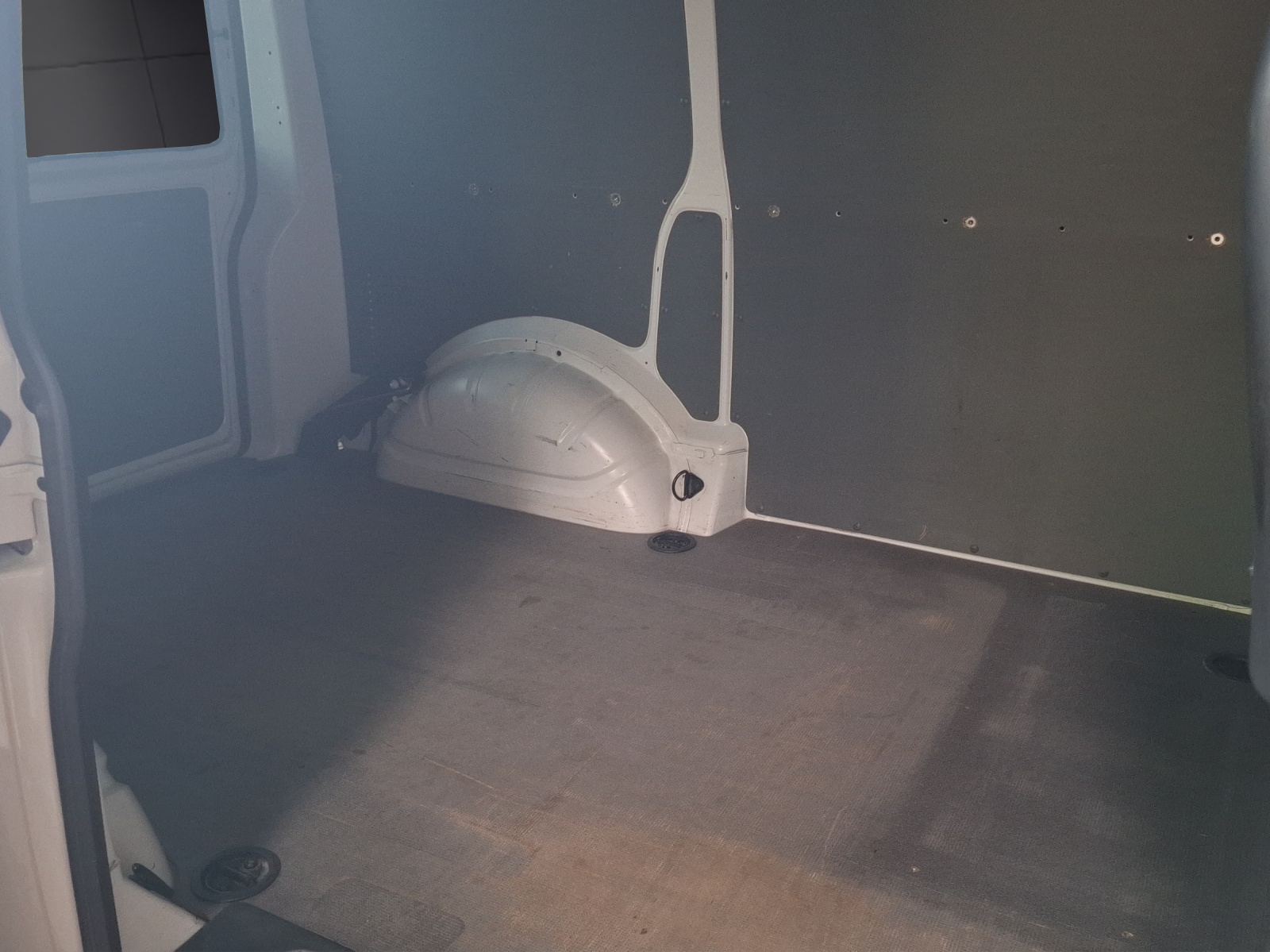 Fahrzeugabbildung Volkswagen T6 Transporter T6.1 TDI Kasten AHK Klima DAB