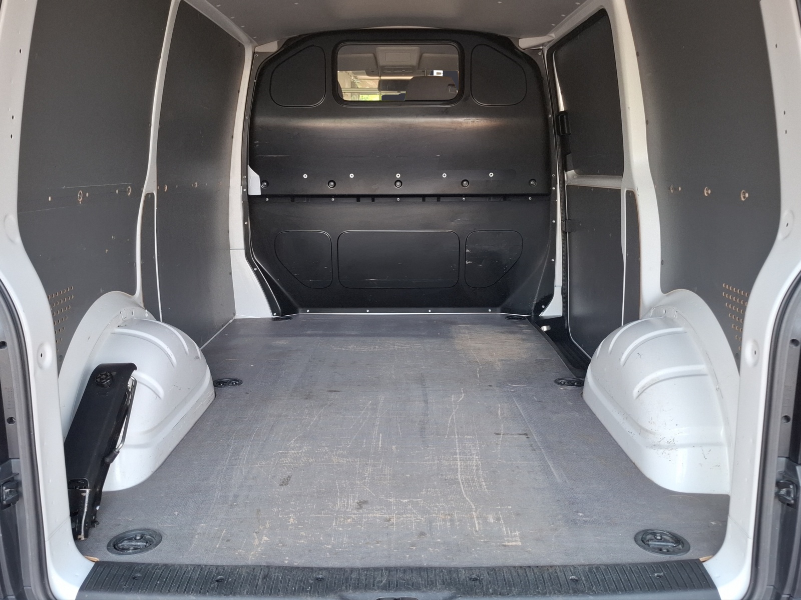 Fahrzeugabbildung Volkswagen T6 Transporter T6.1 TDI Kasten AHK Klima DAB