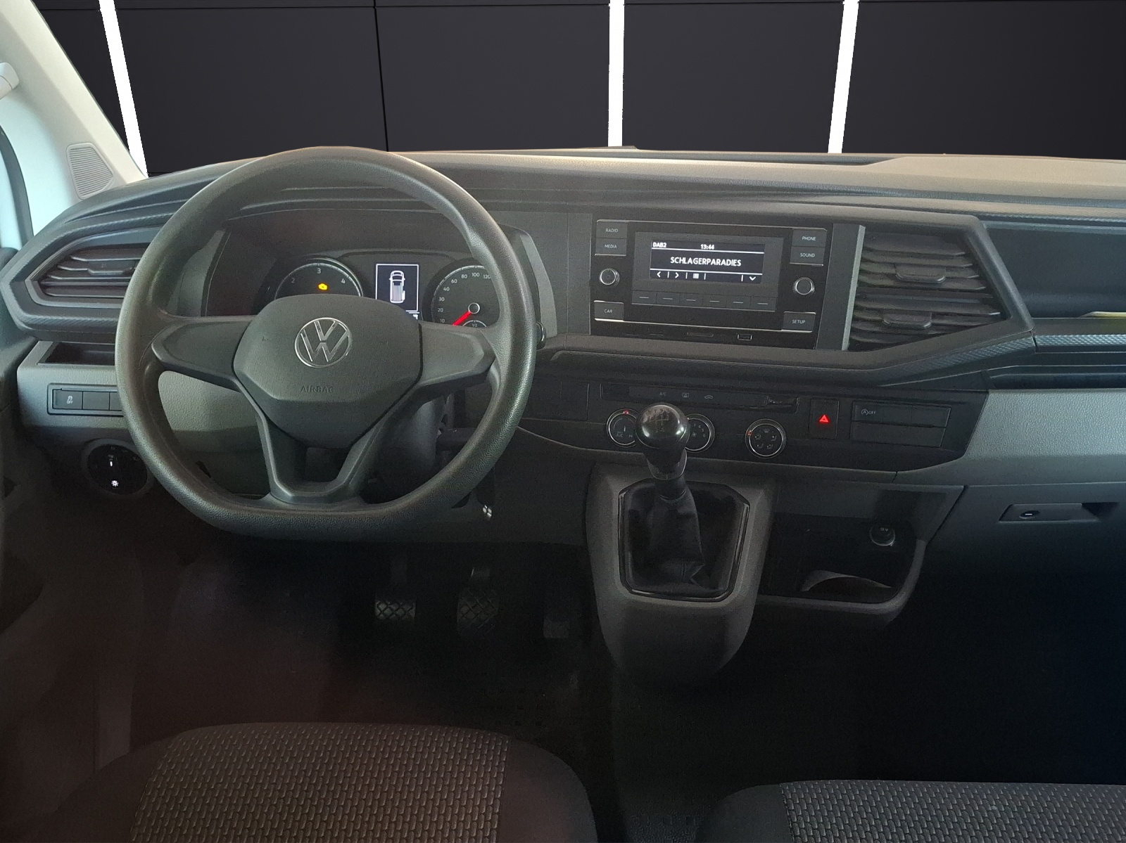 Fahrzeugabbildung Volkswagen T6 Transporter T6.1 TDI Kasten AHK Klima DAB