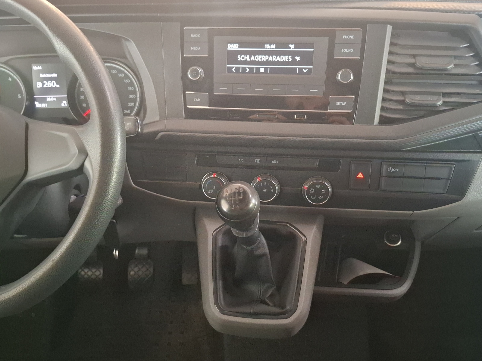Fahrzeugabbildung Volkswagen T6 Transporter T6.1 TDI Kasten AHK Klima DAB