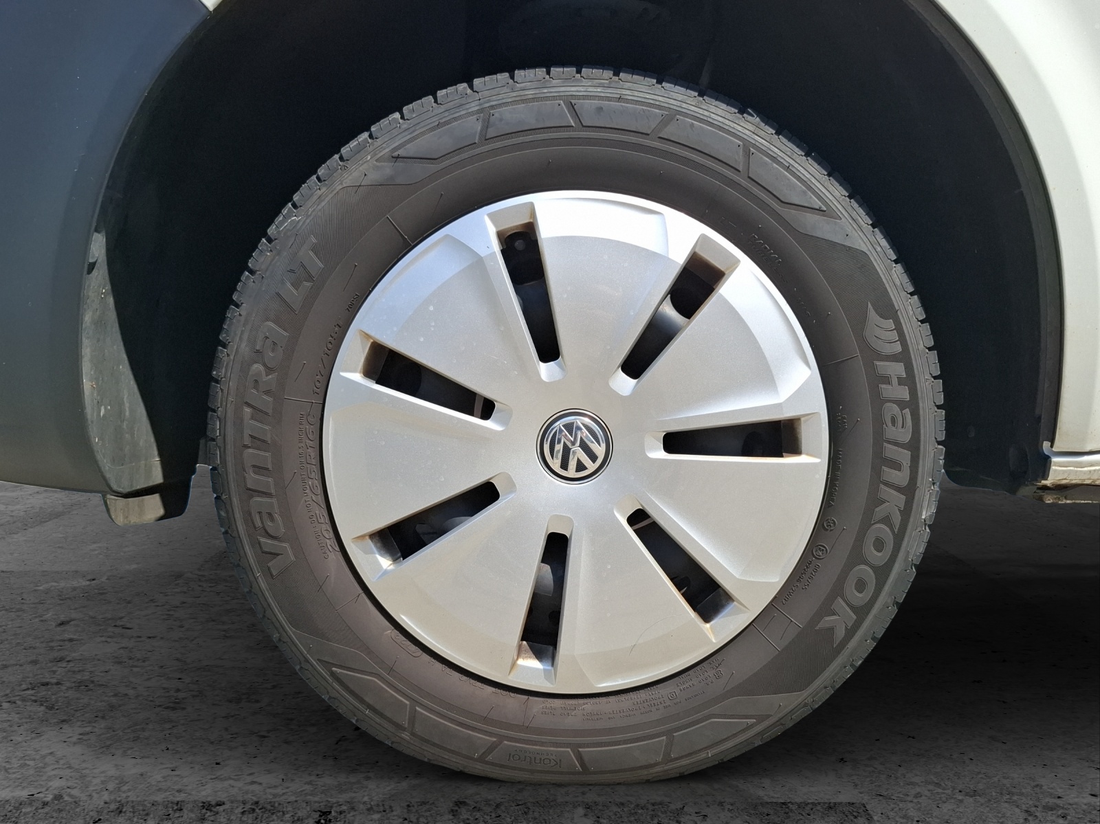 Fahrzeugabbildung Volkswagen T6 Transporter T6.1 TDI Kasten AHK Klima DAB