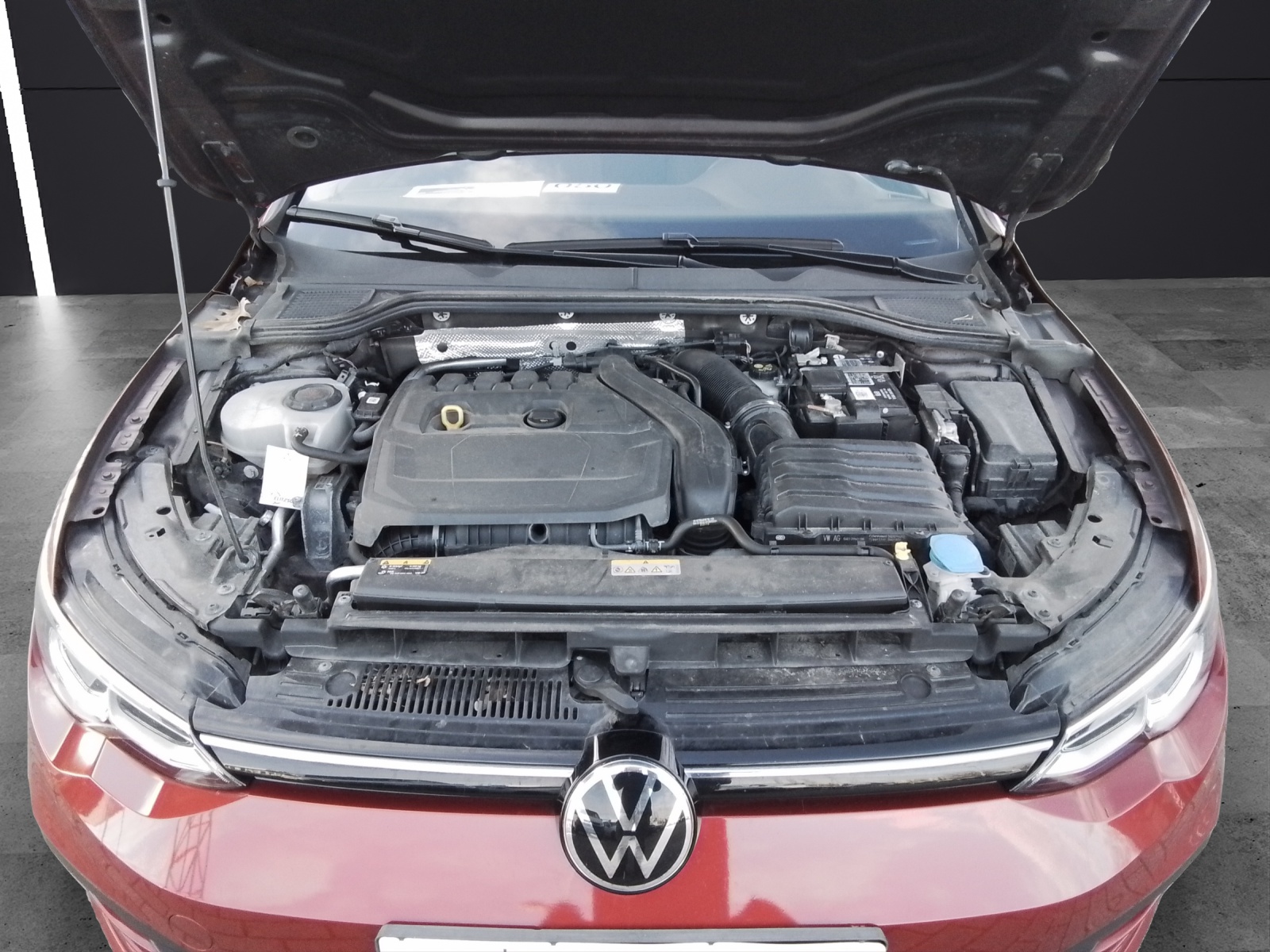 Fahrzeugabbildung Volkswagen Golf VIII TSI Life LED ACC AID NAVI PDC SHZ LM