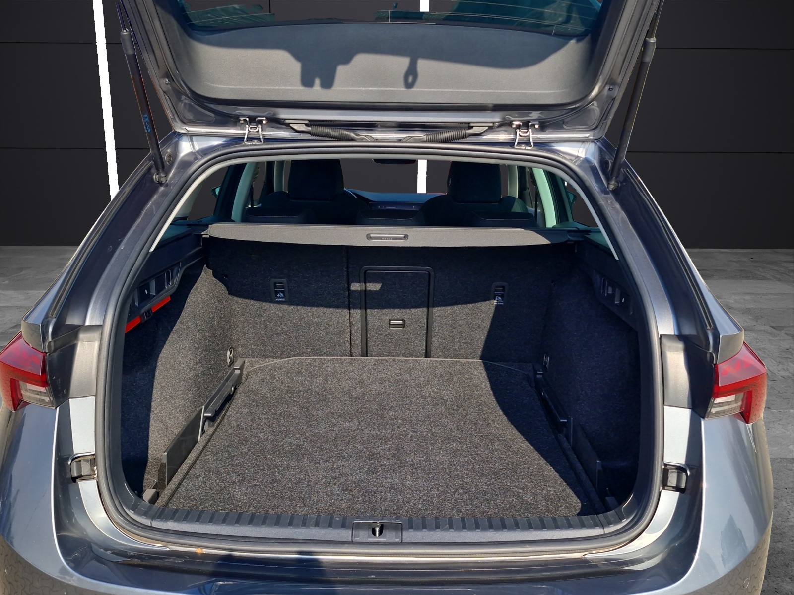 Fahrzeugabbildung SKODA Octavia Combi Ambition 2.0 TDI LED Navi AHZ SH ACC VC